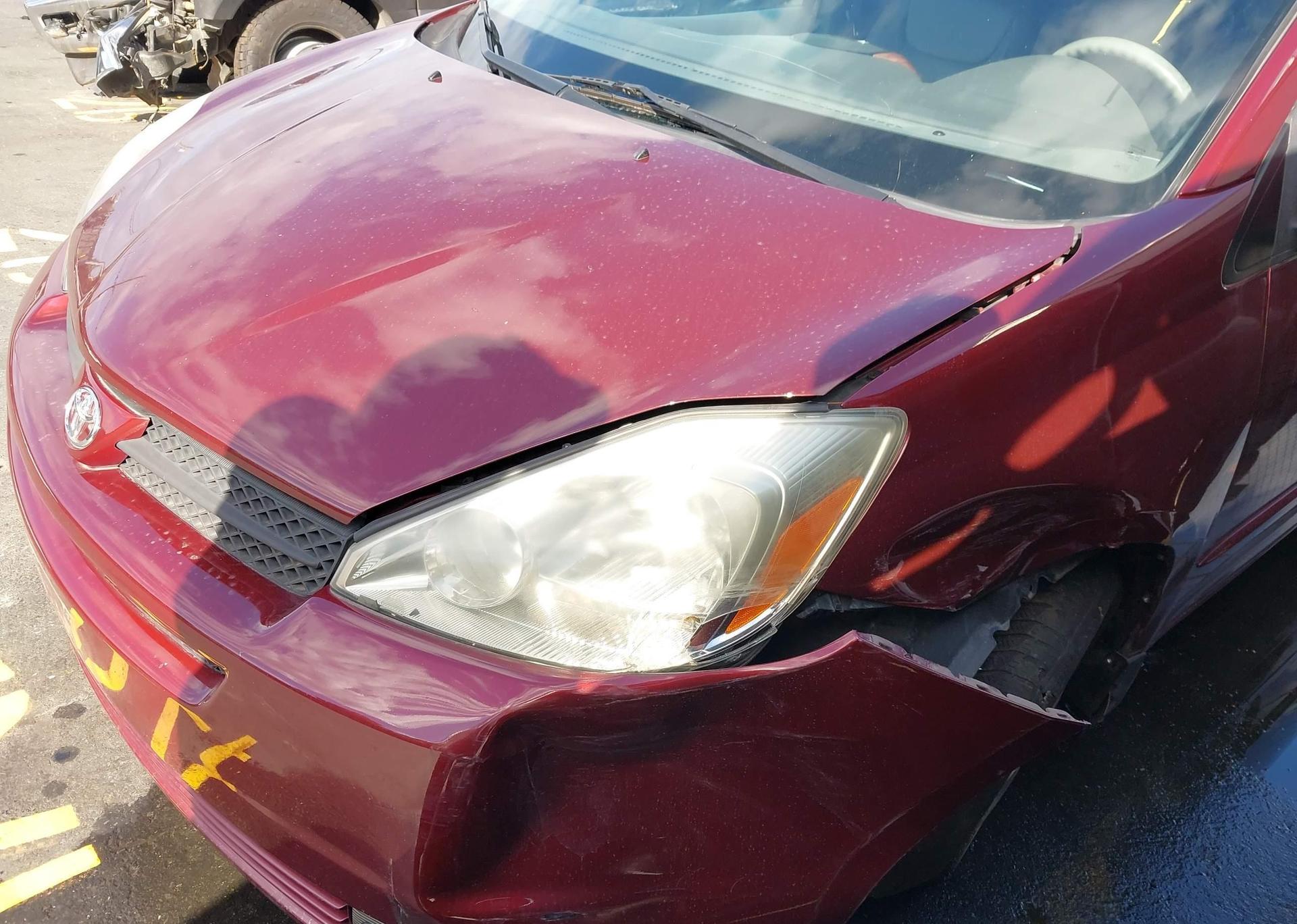 2004 TOYOTA SIENNA XLE