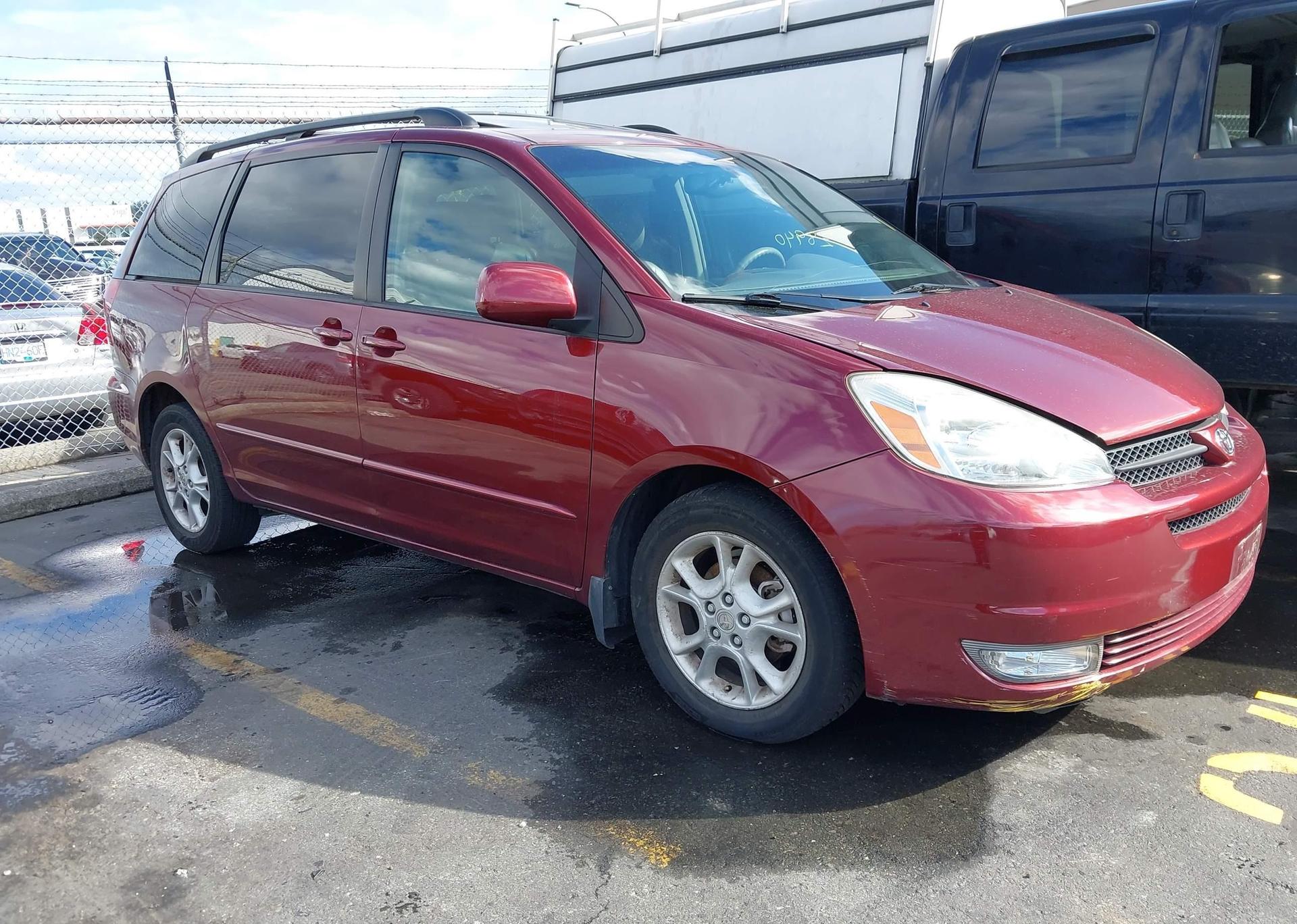 2004 TOYOTA SIENNA XLE