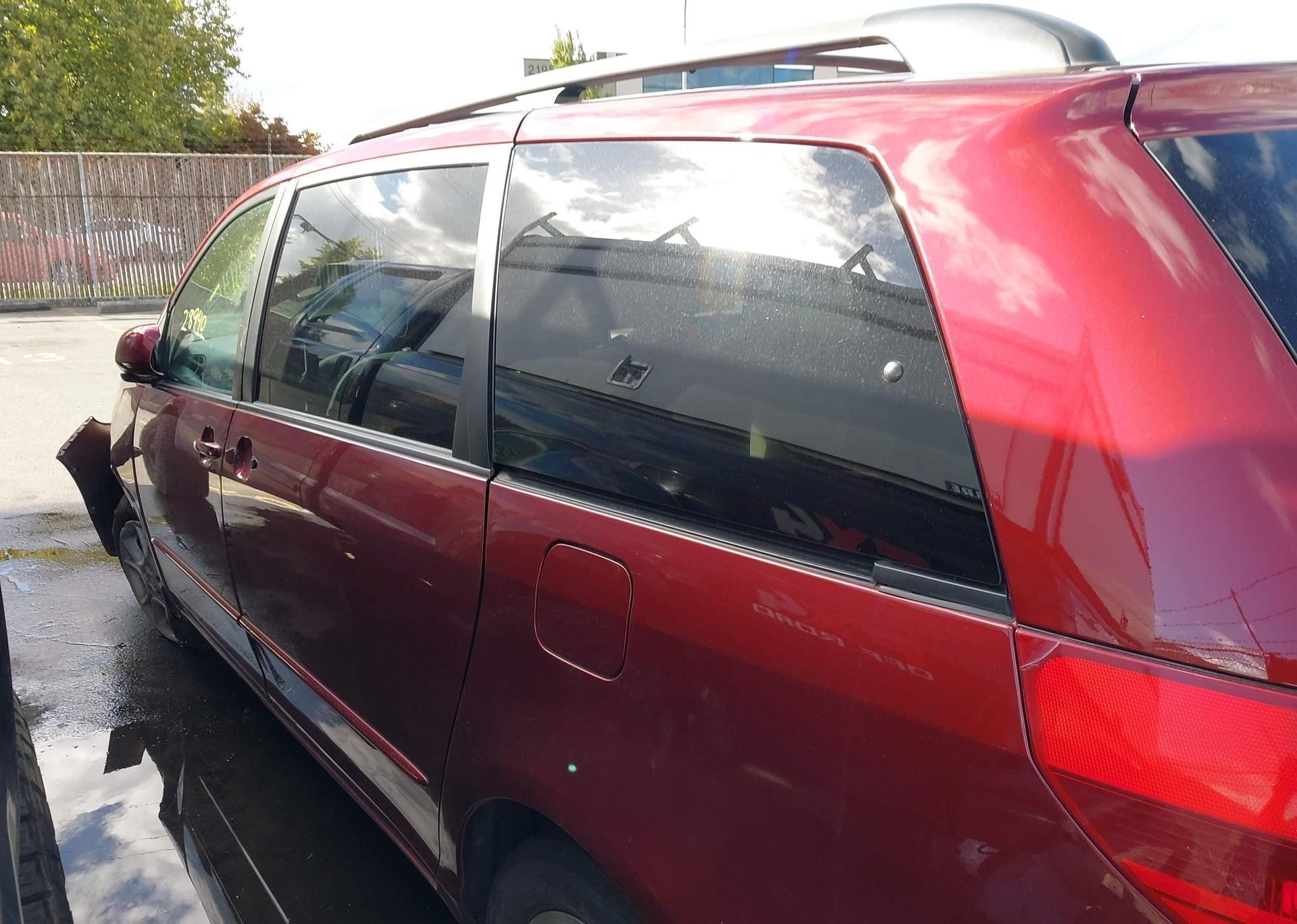 2004 TOYOTA SIENNA XLE