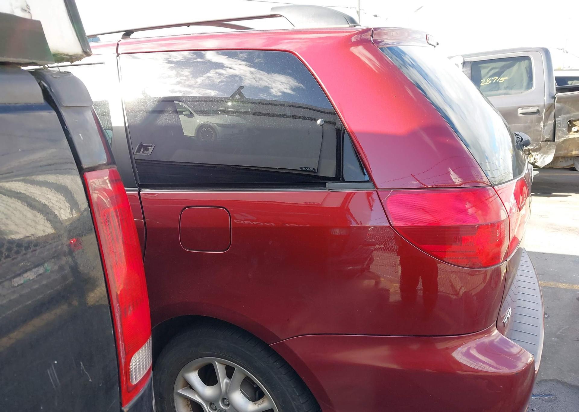 2004 TOYOTA SIENNA XLE