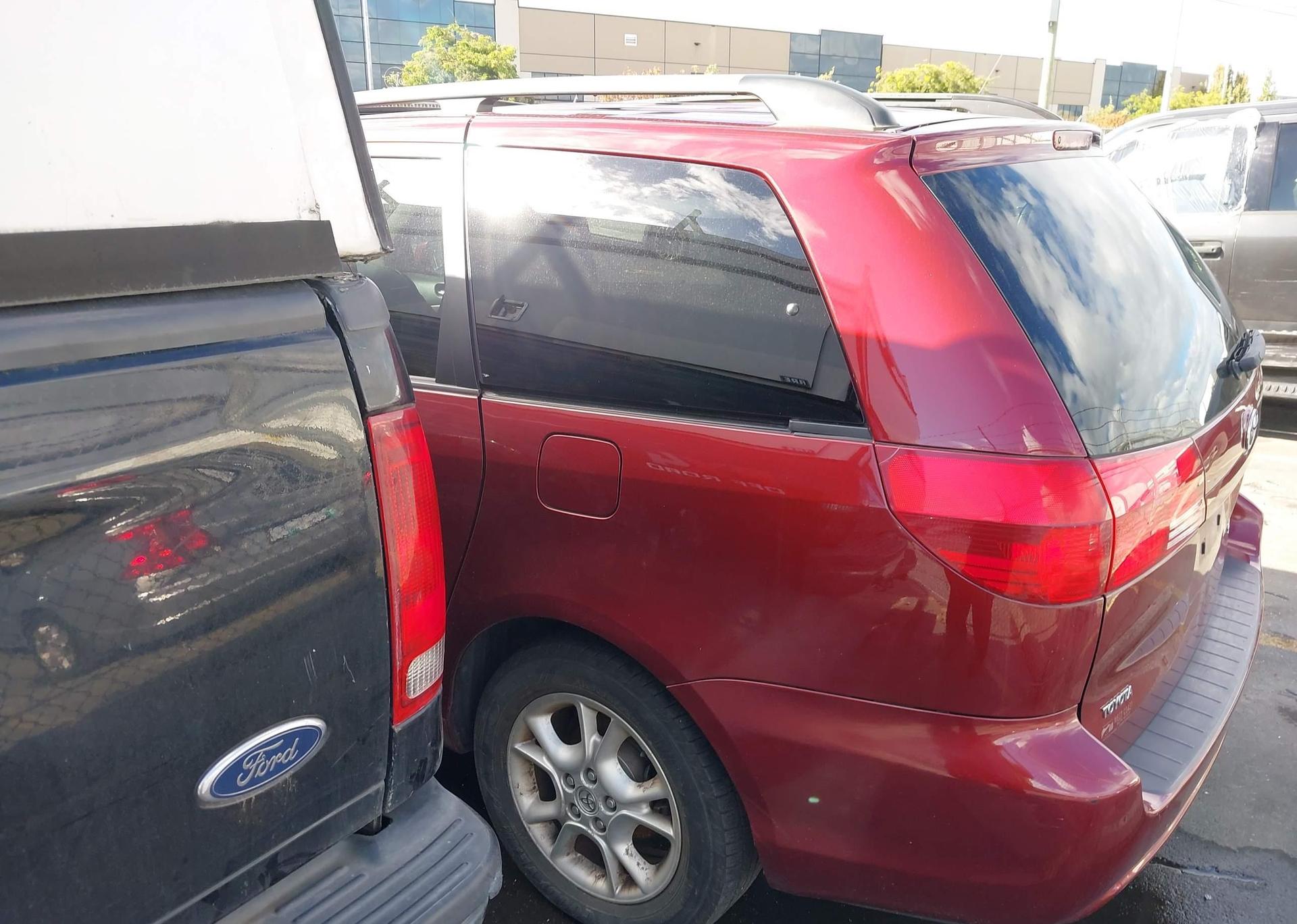 2004 TOYOTA SIENNA XLE