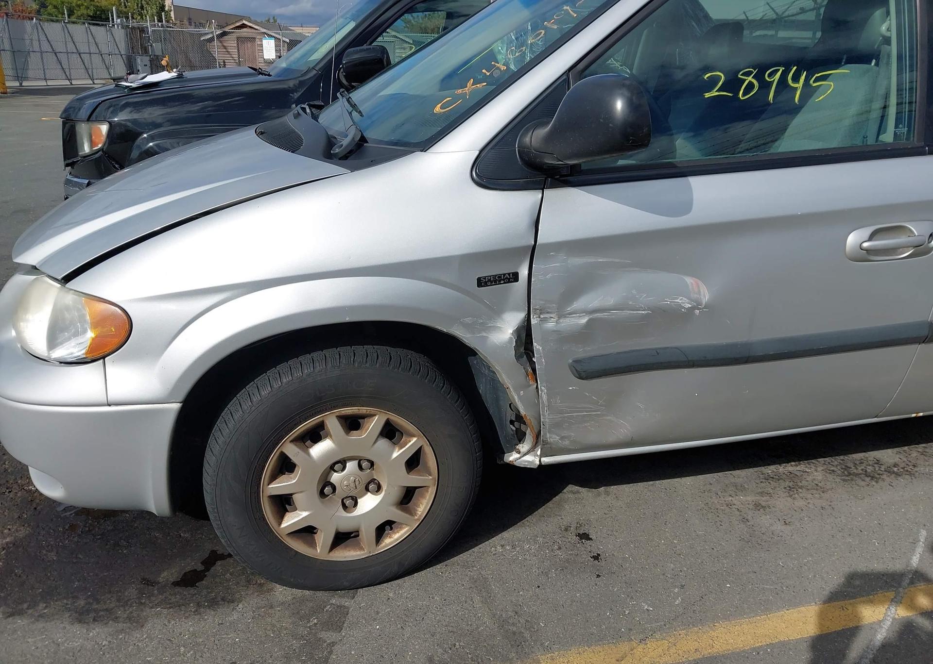 2005 DODGE CARAVAN SE