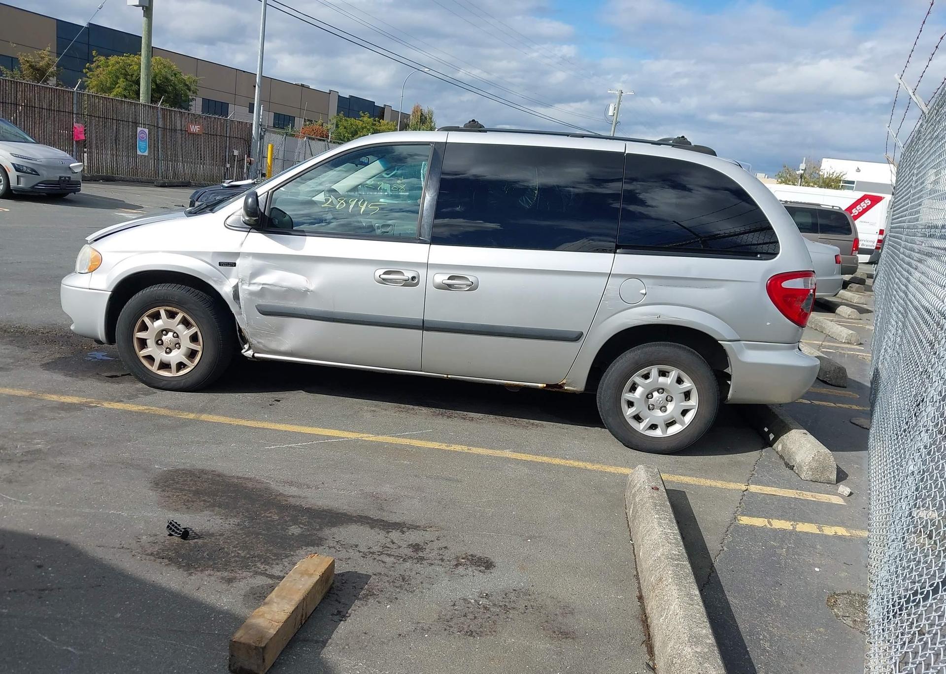 2005 DODGE CARAVAN SE