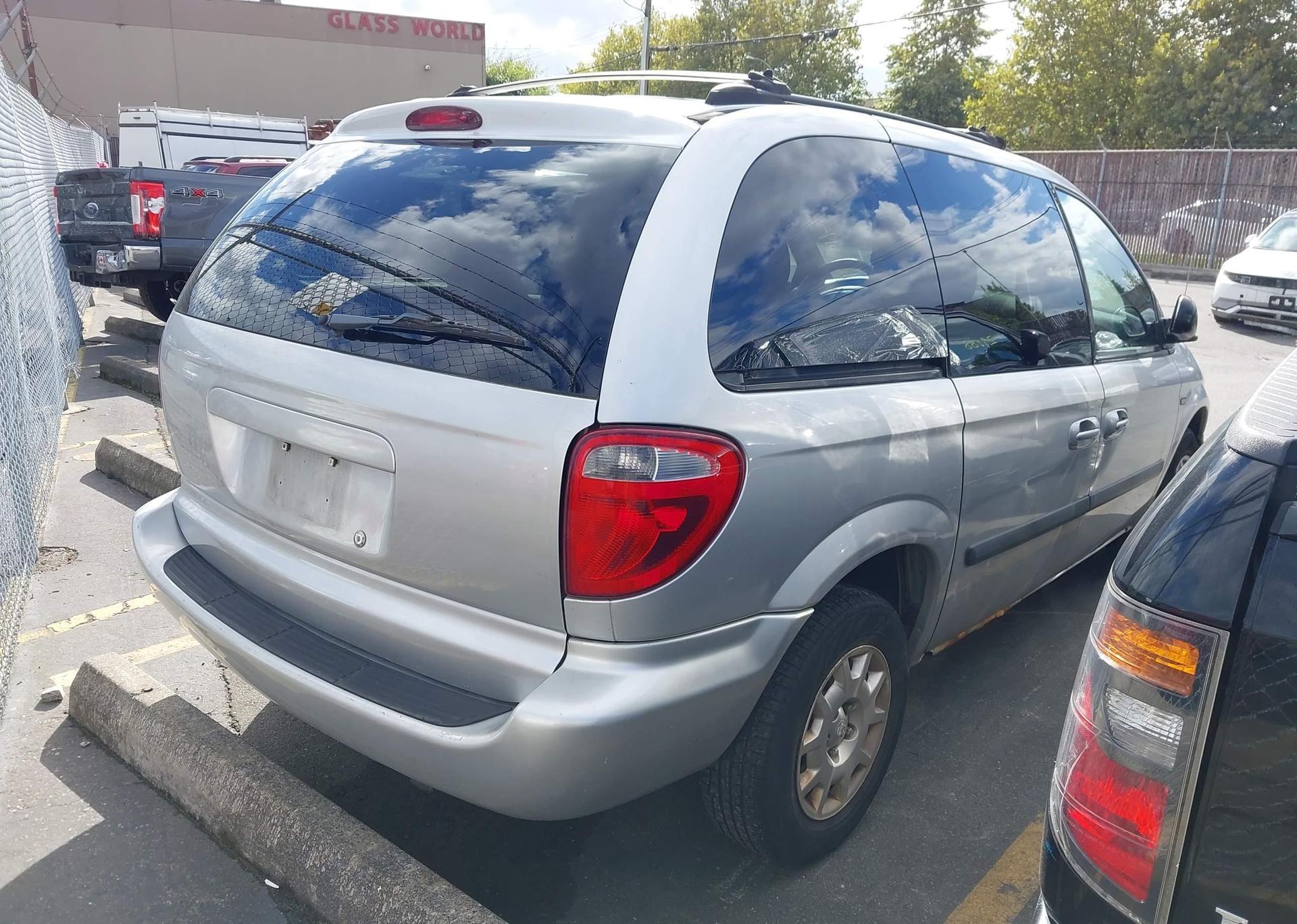 2005 DODGE CARAVAN SE