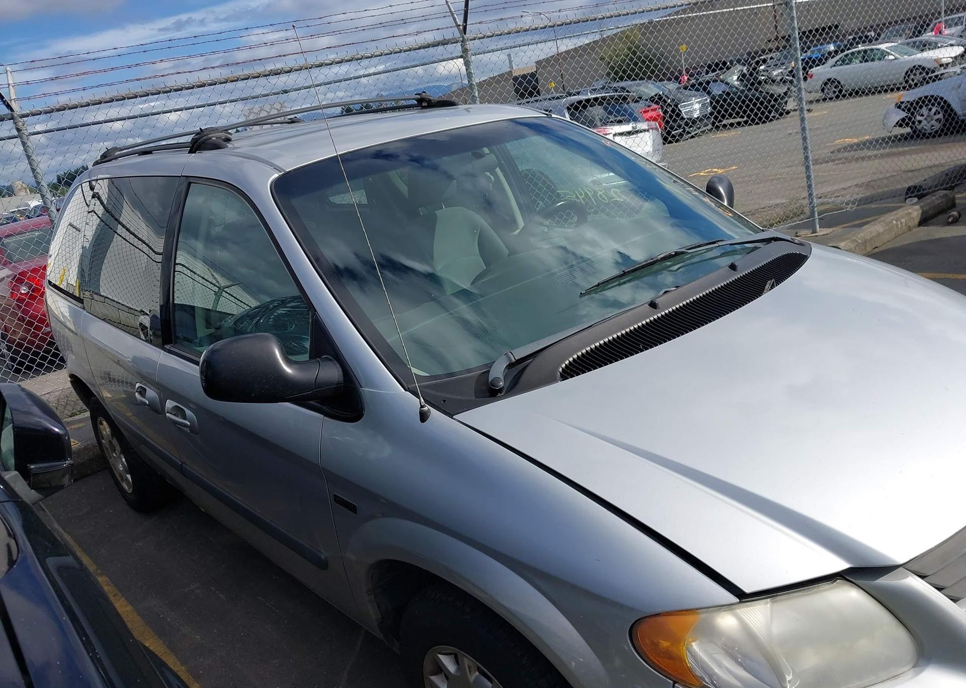 2005 DODGE CARAVAN SE