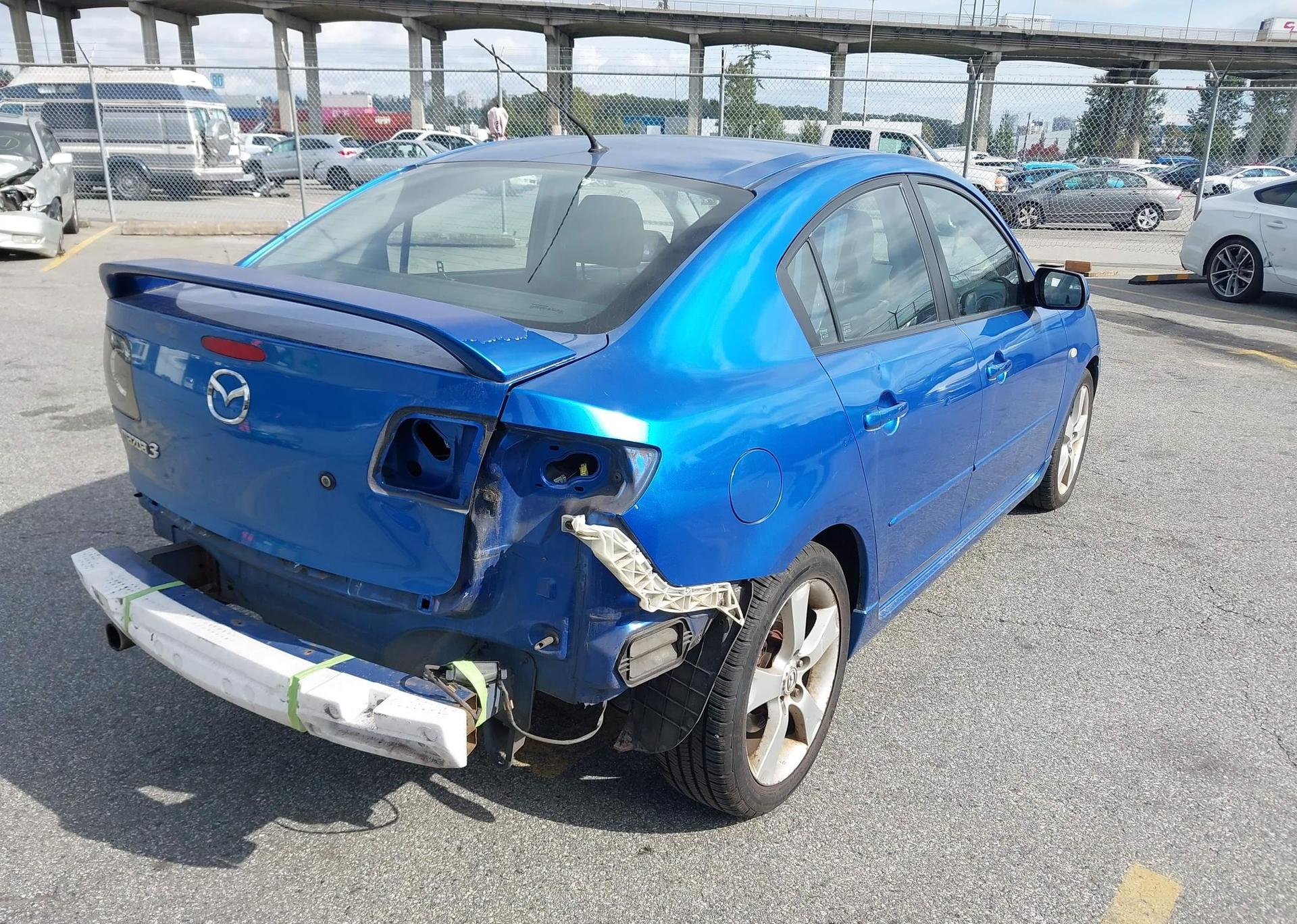 2005 MAZDA 3 S