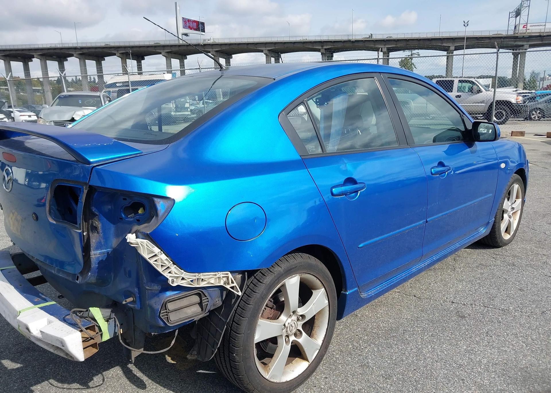 2005 MAZDA 3 S