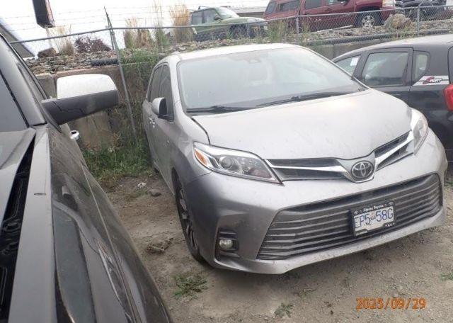 2018 TOYOTA SIENNA XLE