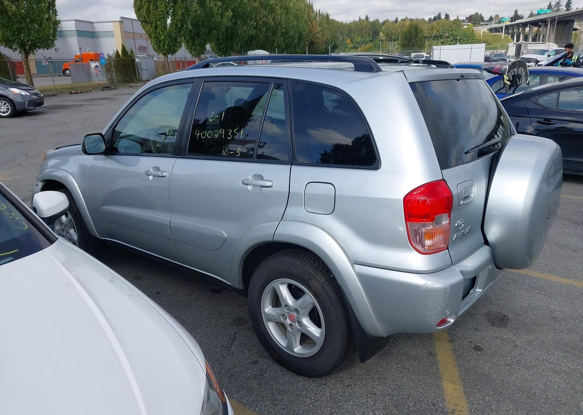 2002 TOYOTA RAV4