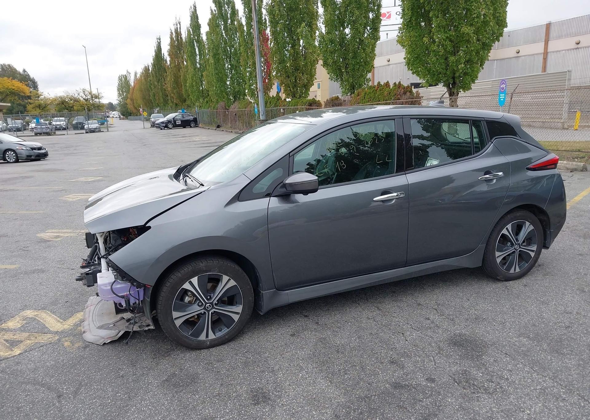 2022 NISSAN LEAF