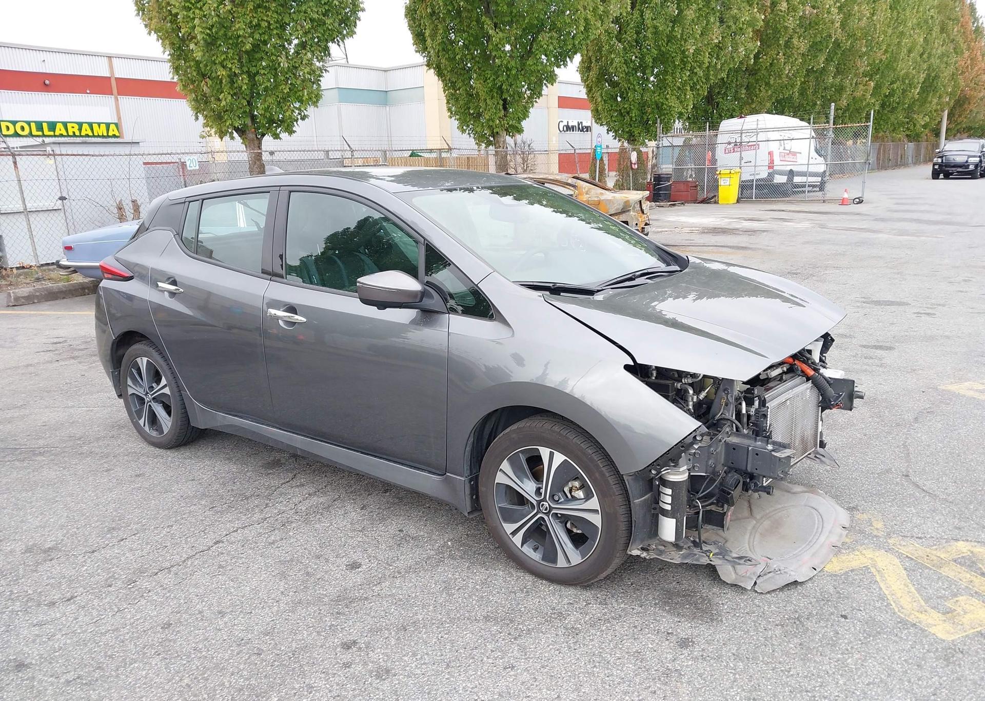 2022 NISSAN LEAF
