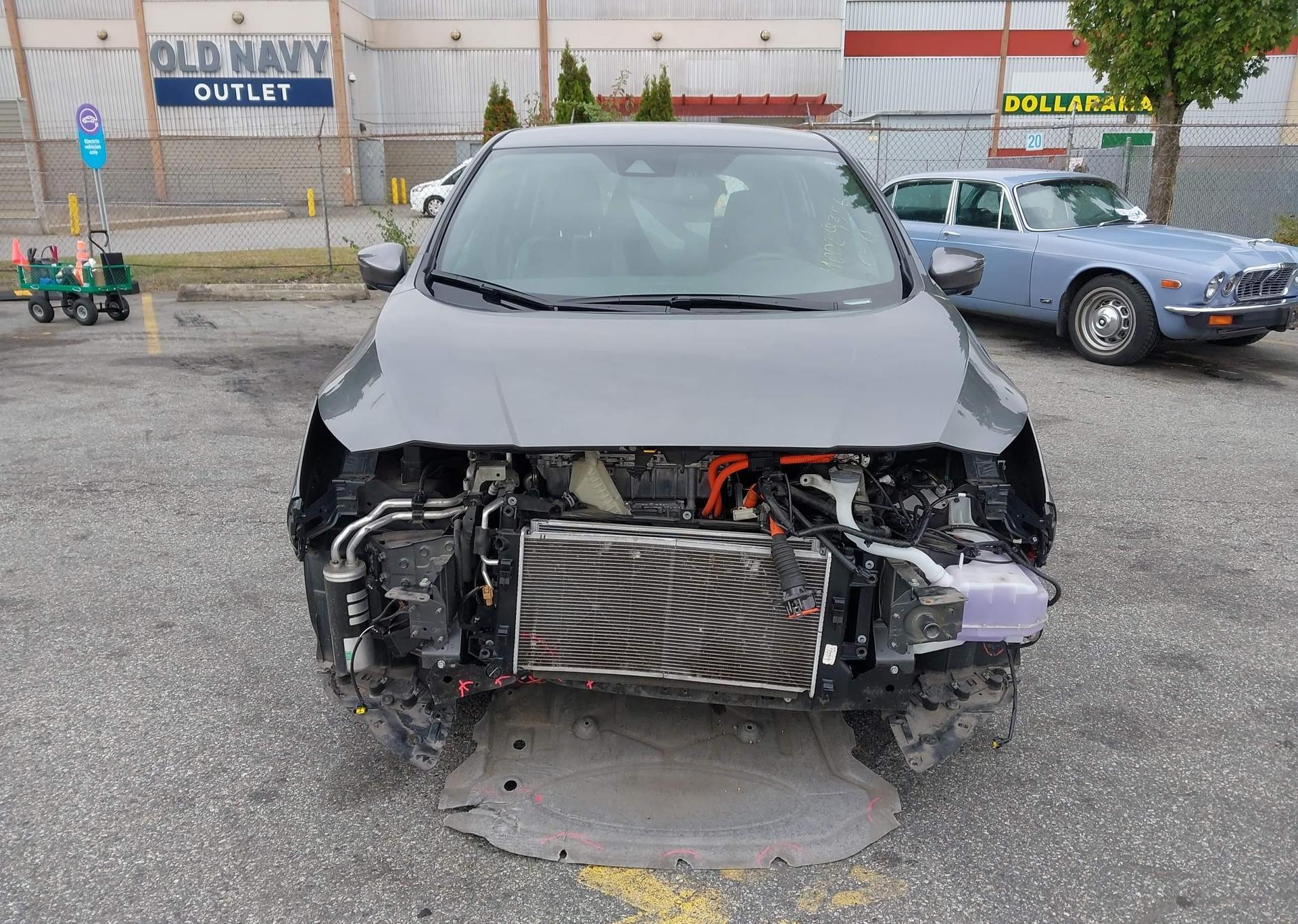 2022 NISSAN LEAF