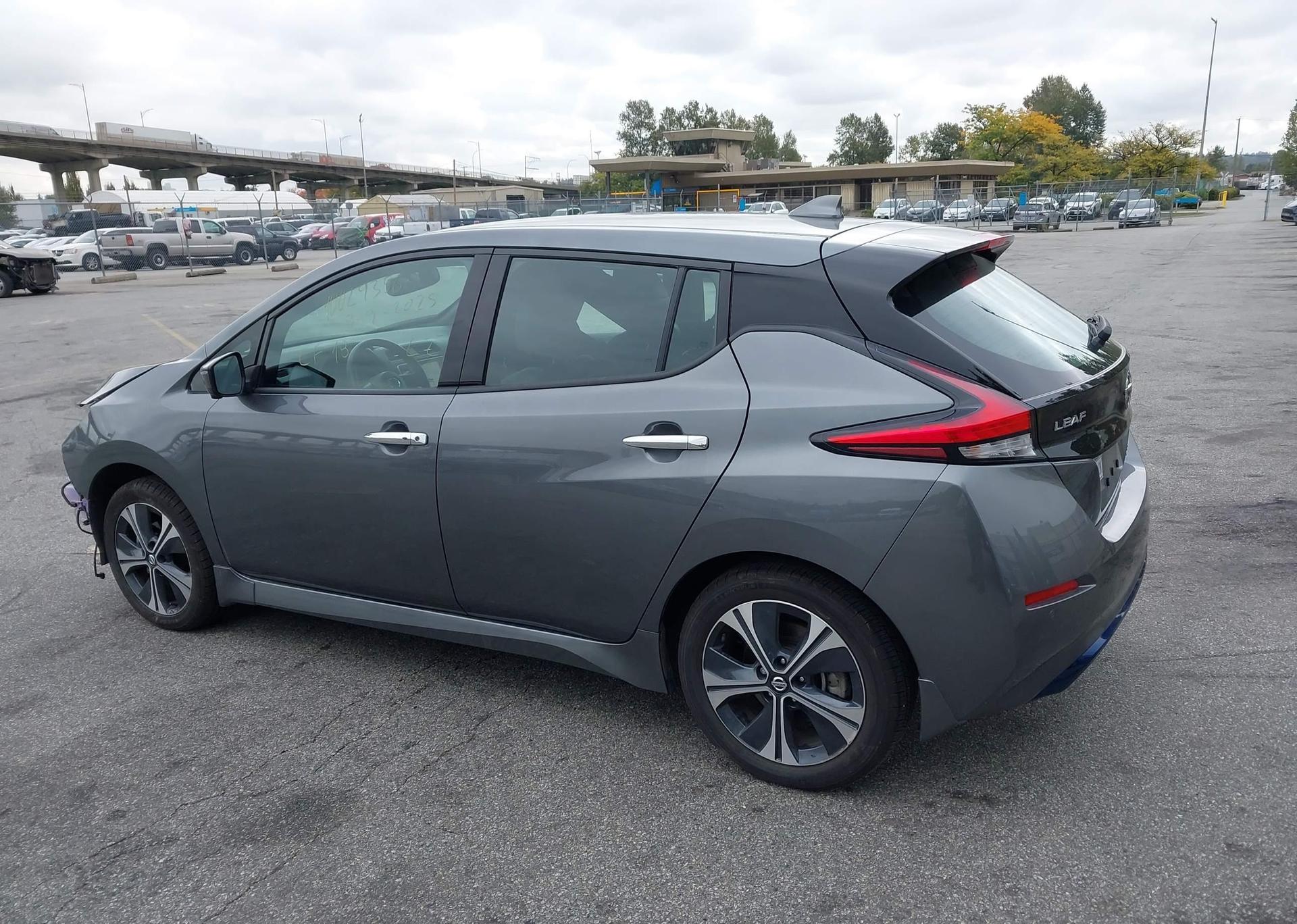 2022 NISSAN LEAF