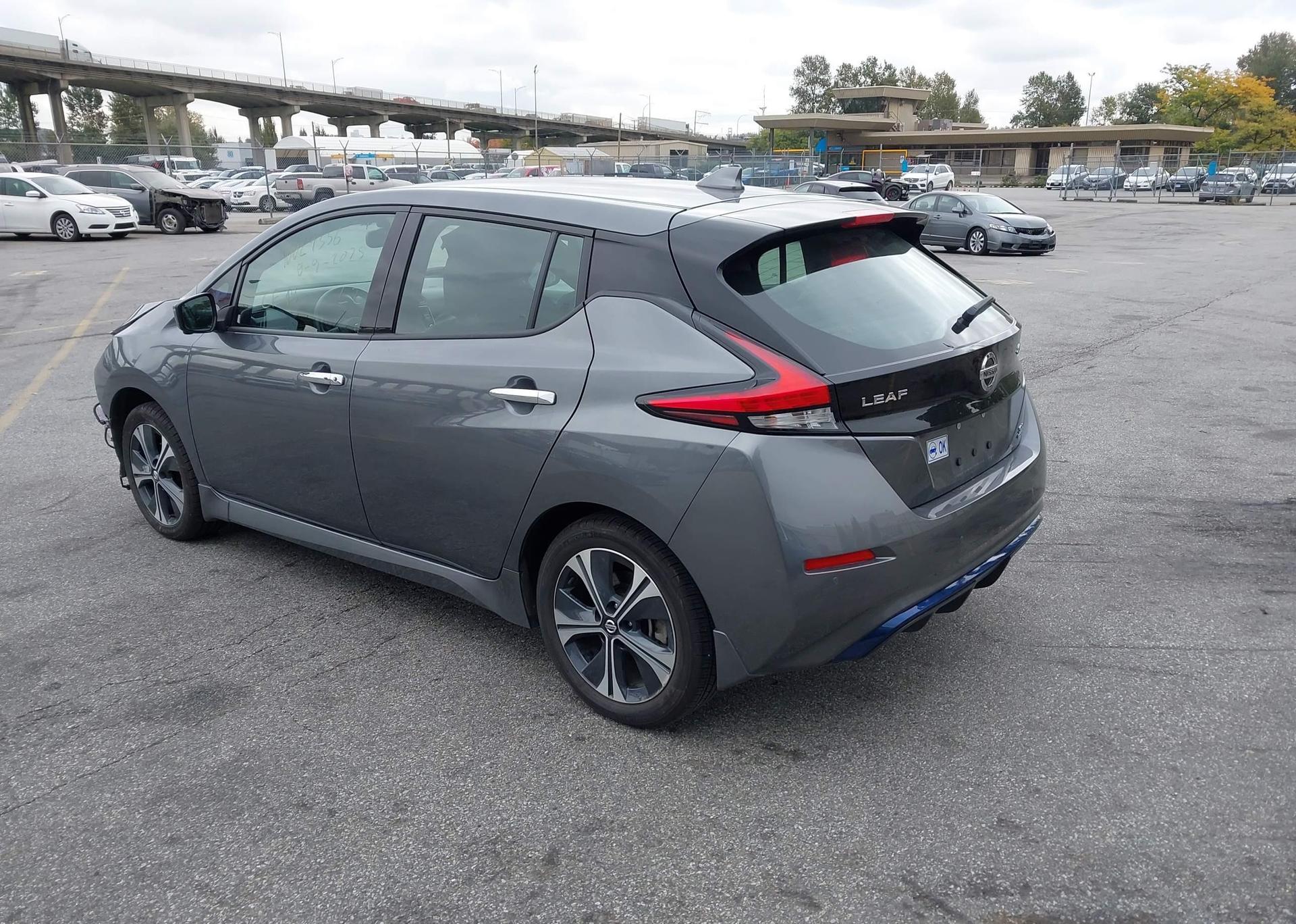 2022 NISSAN LEAF