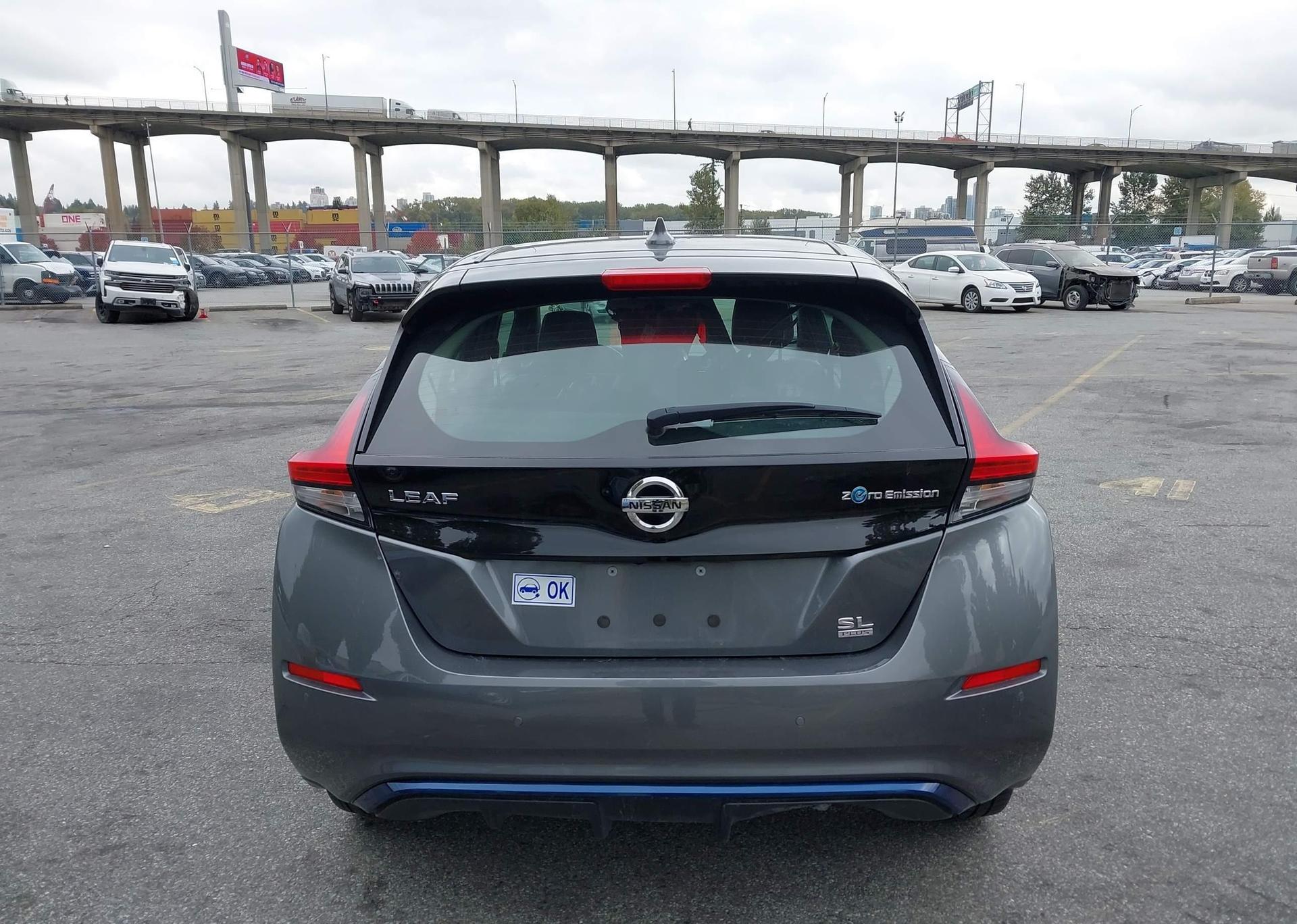 2022 NISSAN LEAF