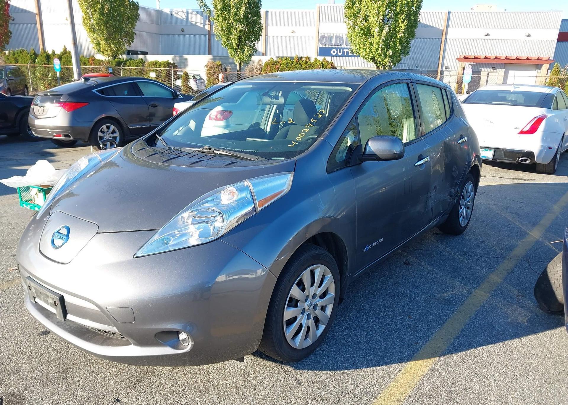 2016 NISSAN LEAF