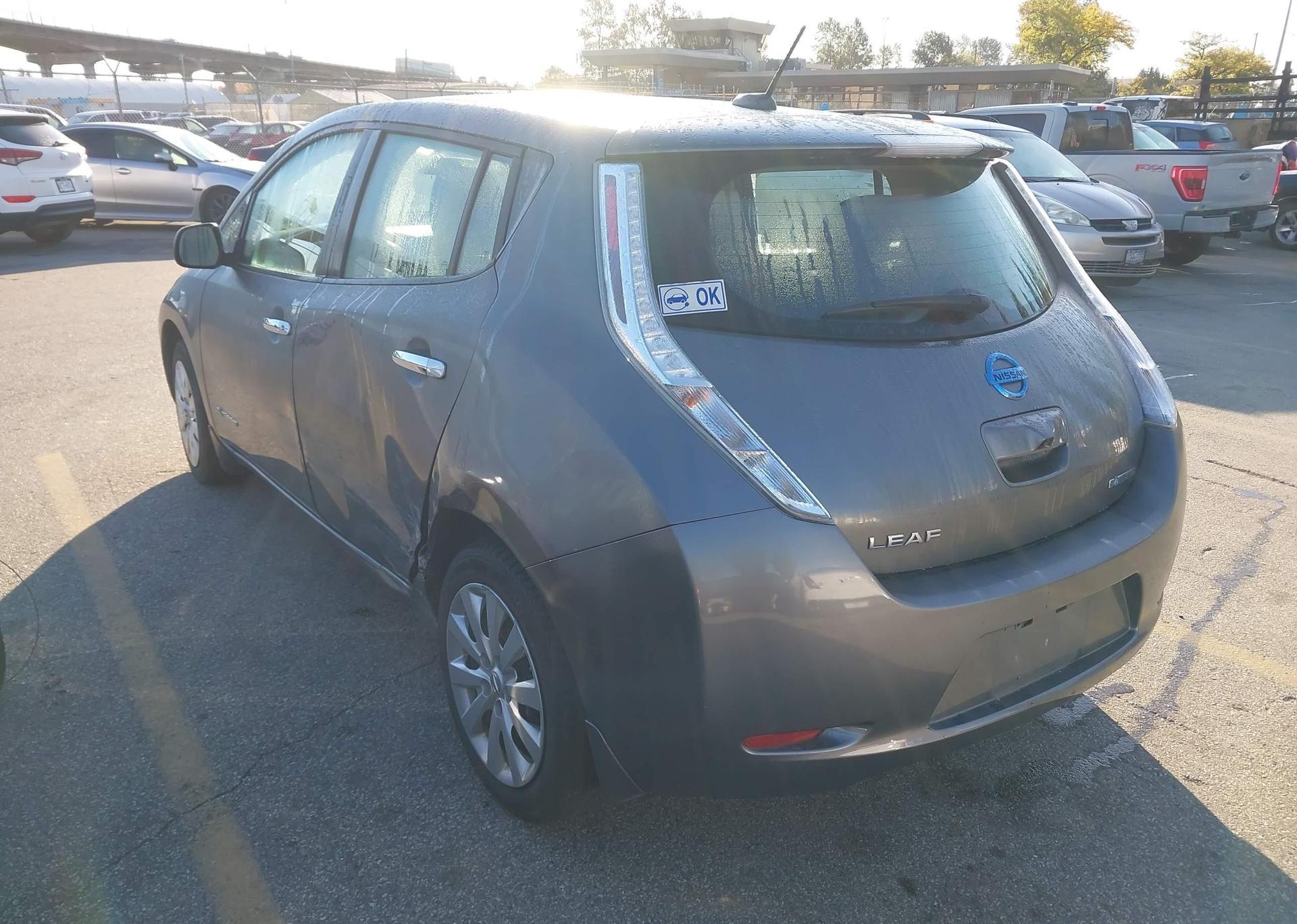 2016 NISSAN LEAF