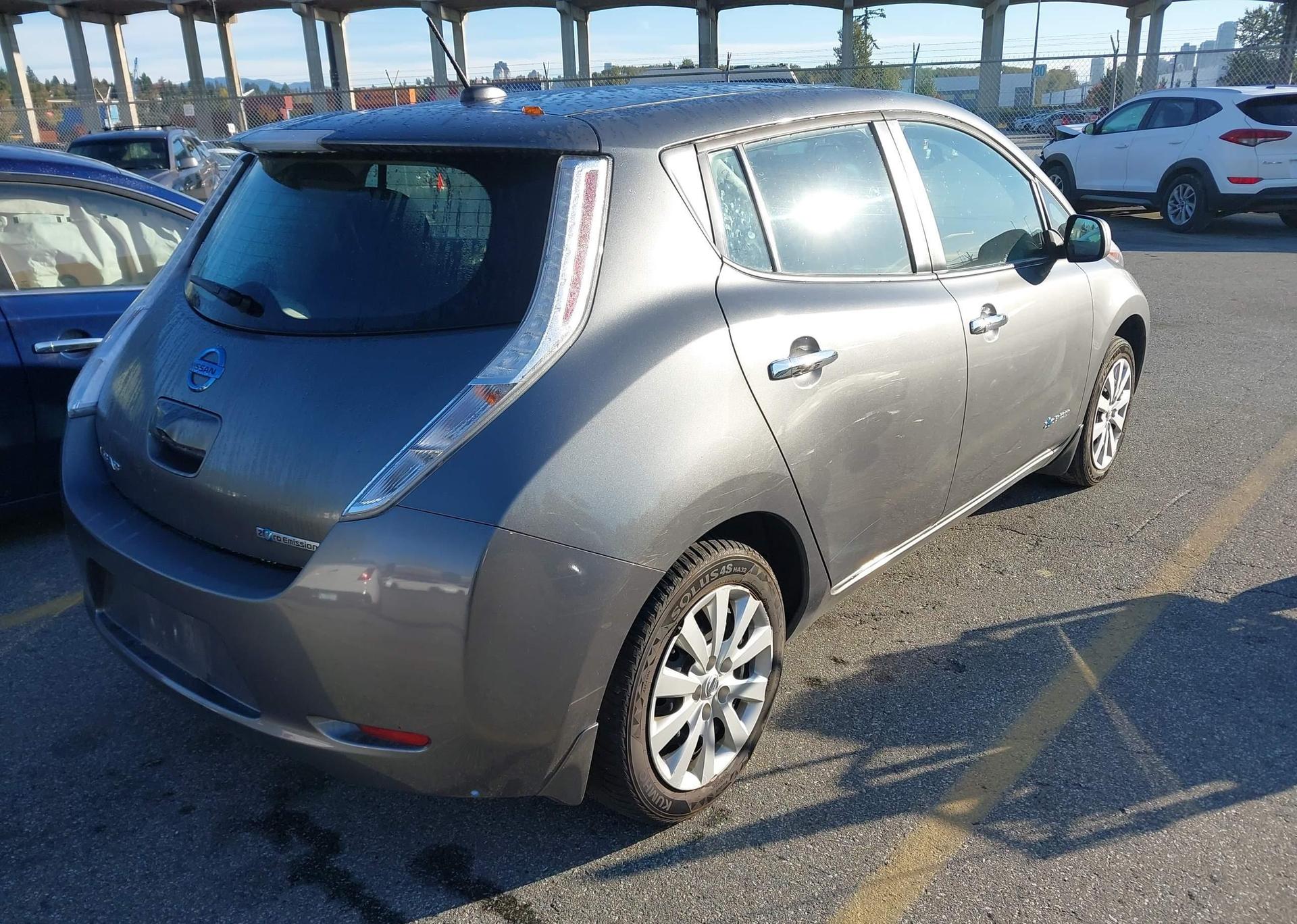 2016 NISSAN LEAF