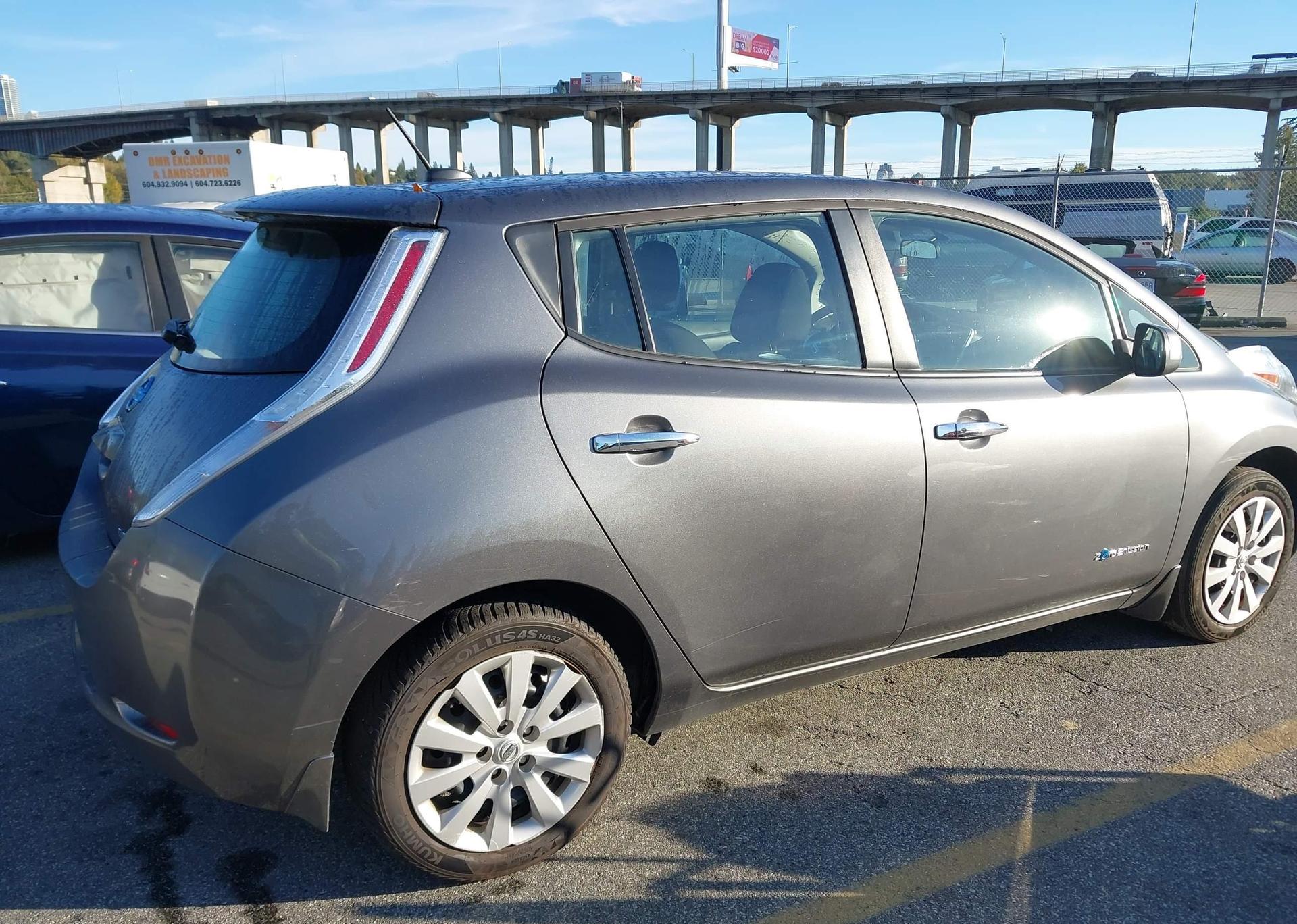 2016 NISSAN LEAF