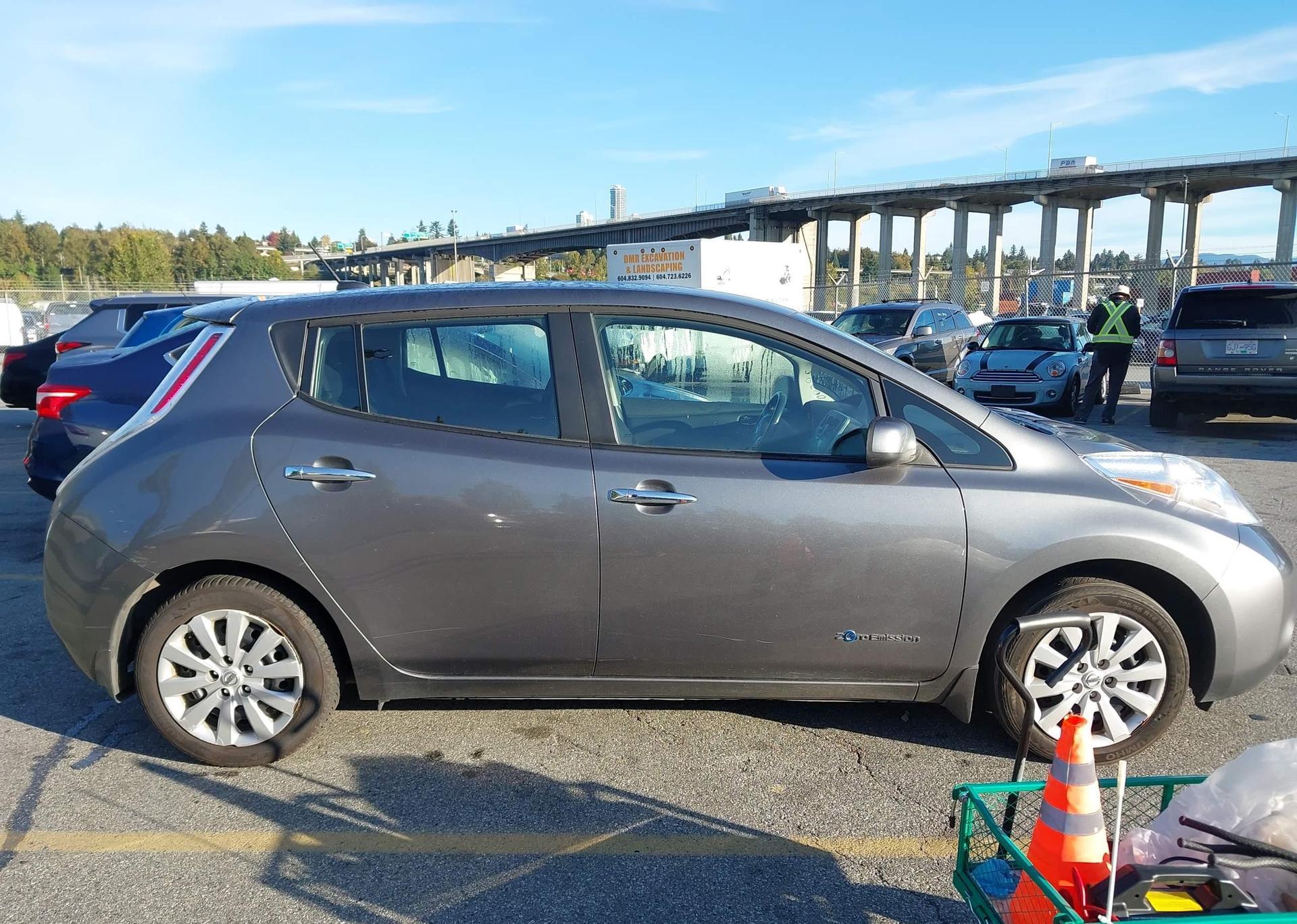 2016 NISSAN LEAF