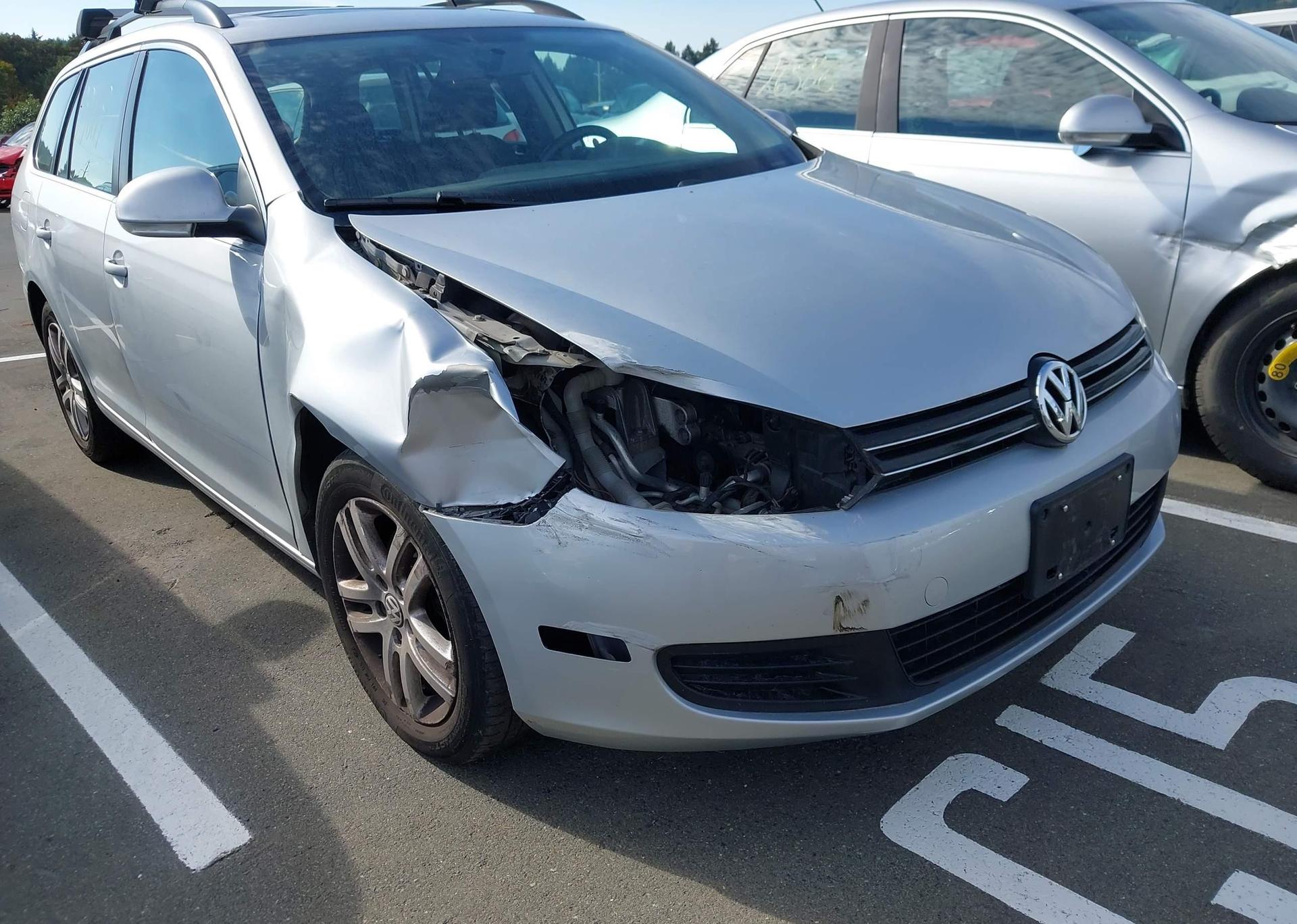 2011 VOLKSWAGEN GOLF