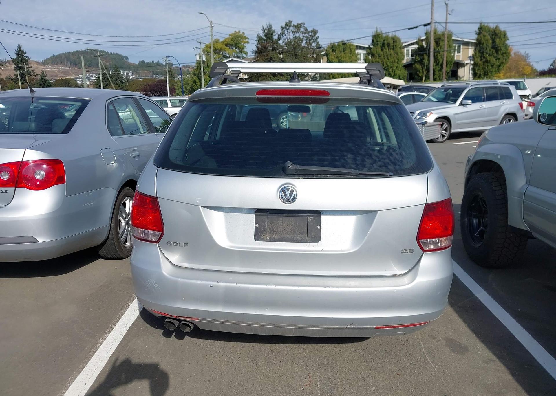2011 VOLKSWAGEN GOLF