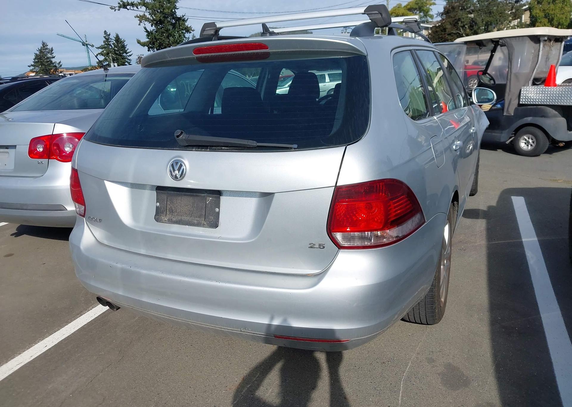 2011 VOLKSWAGEN GOLF