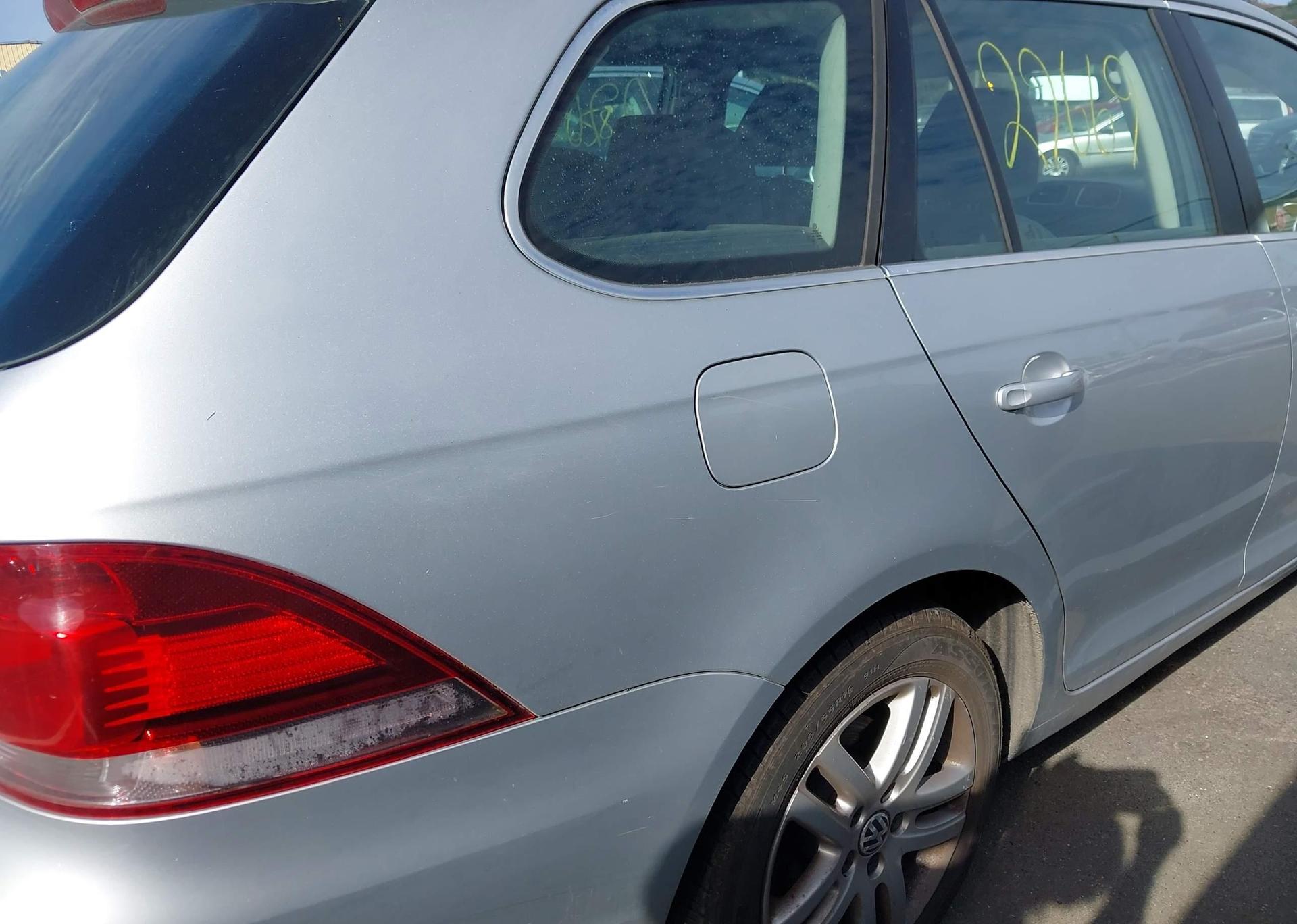 2011 VOLKSWAGEN GOLF