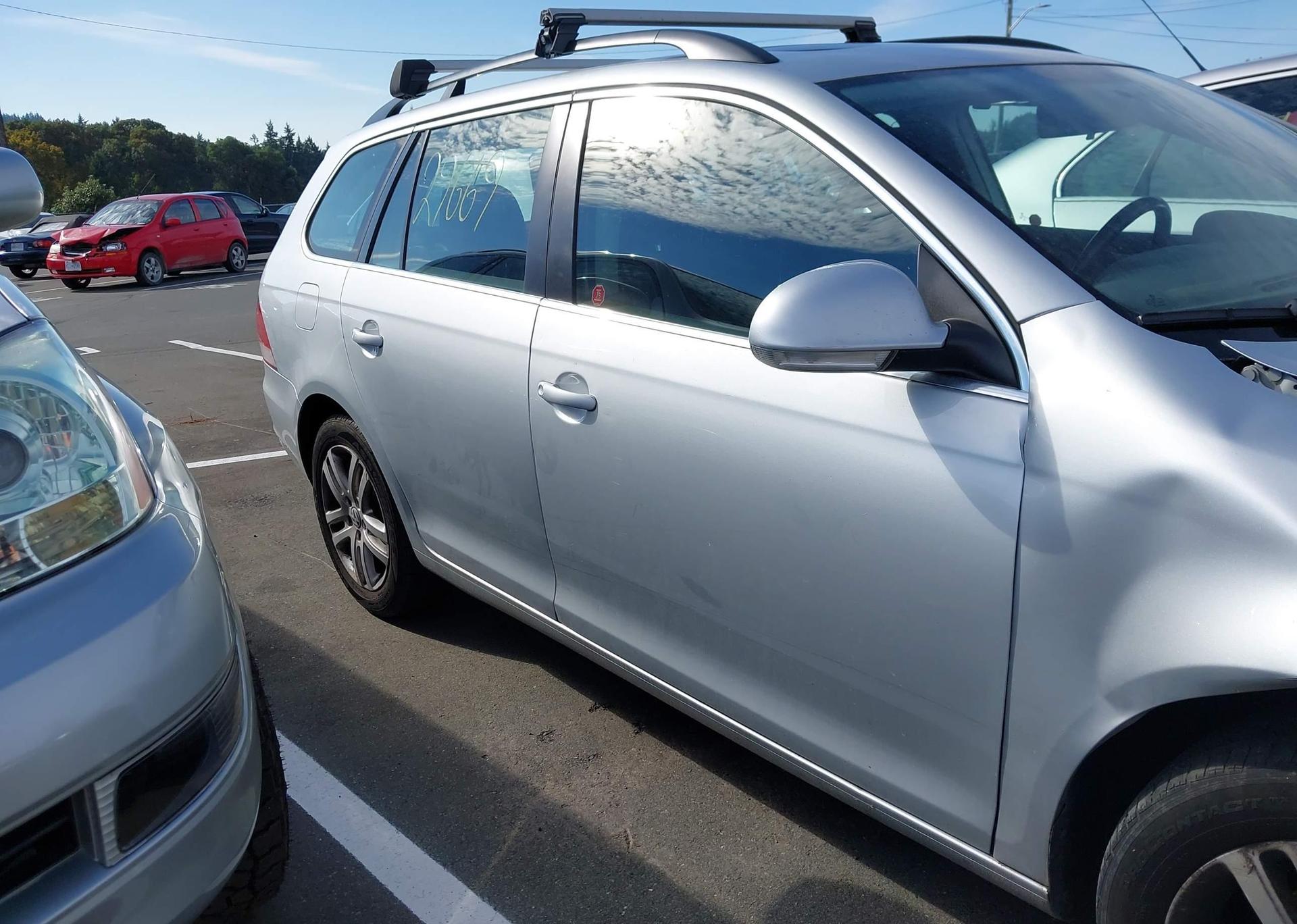 2011 VOLKSWAGEN GOLF