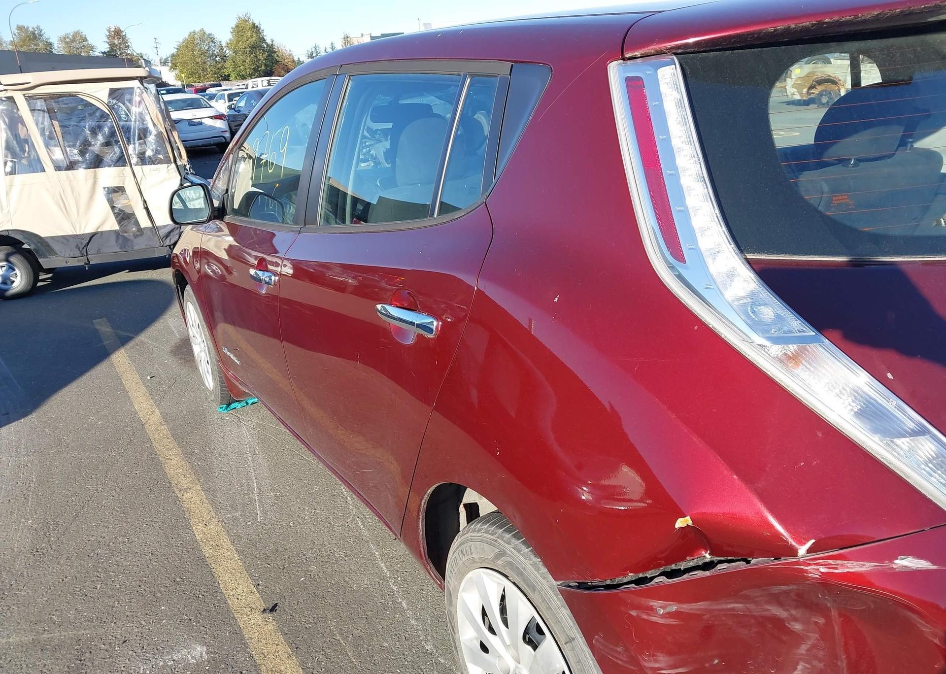 2016 NISSAN LEAF