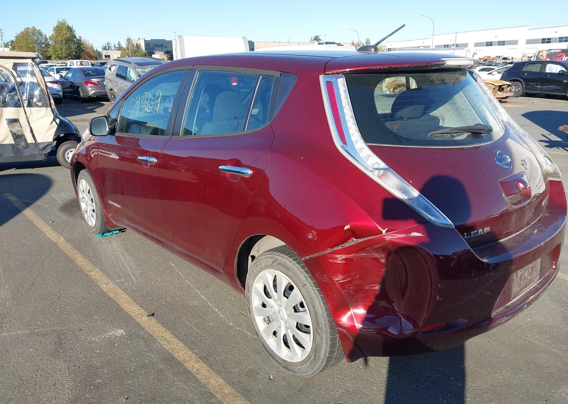 2016 NISSAN LEAF