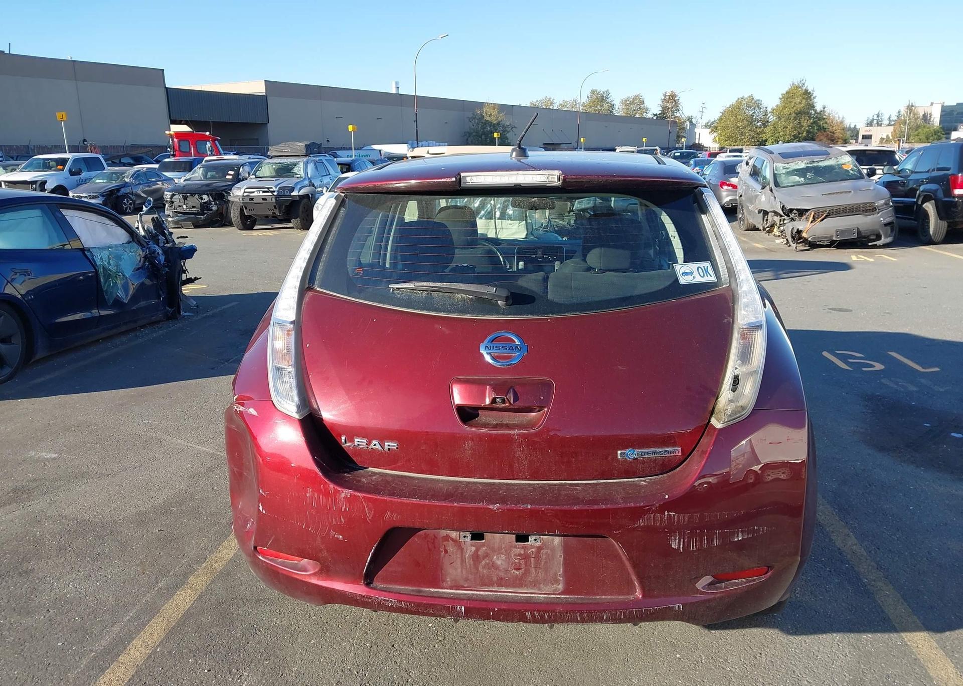 2016 NISSAN LEAF