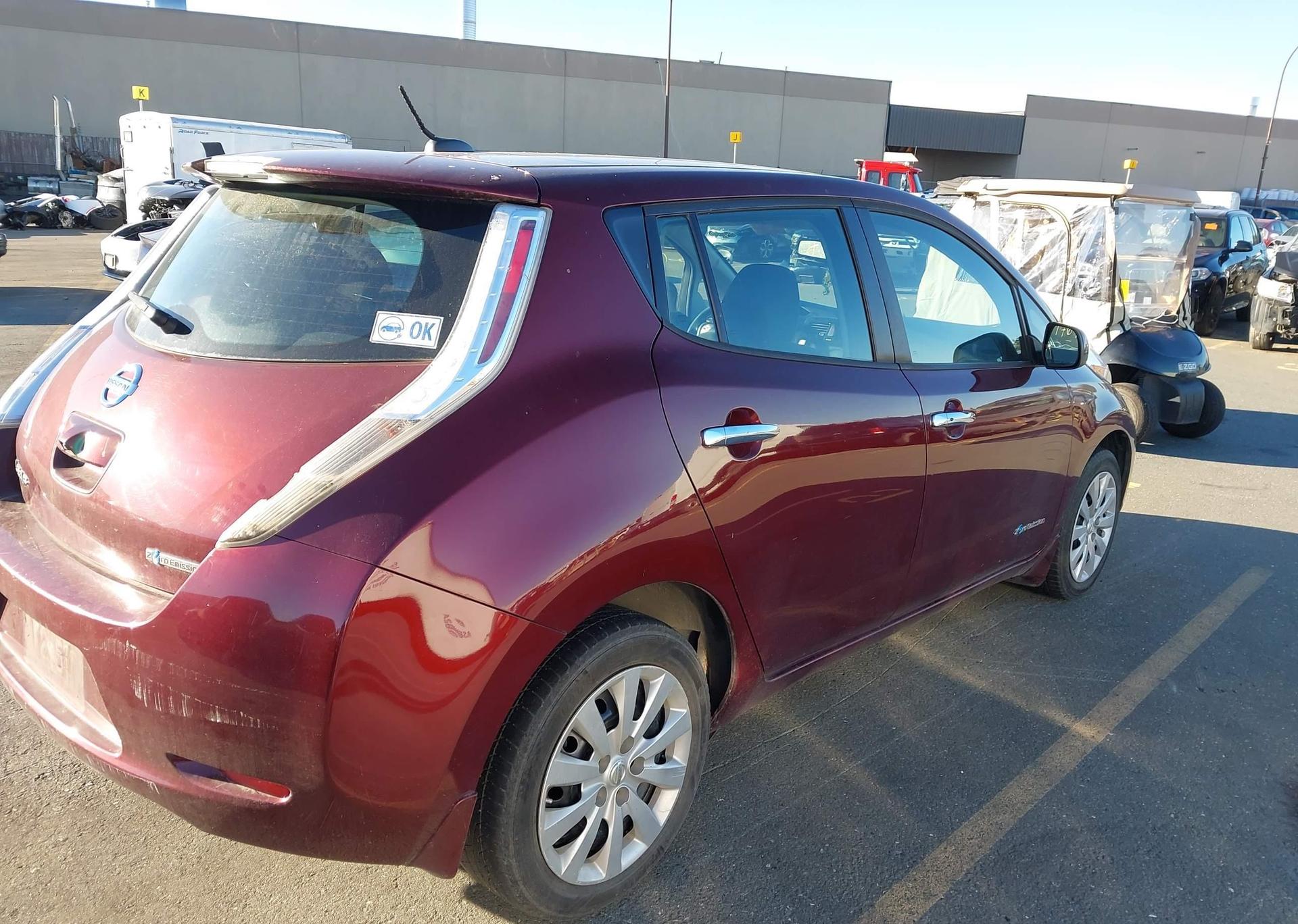2016 NISSAN LEAF