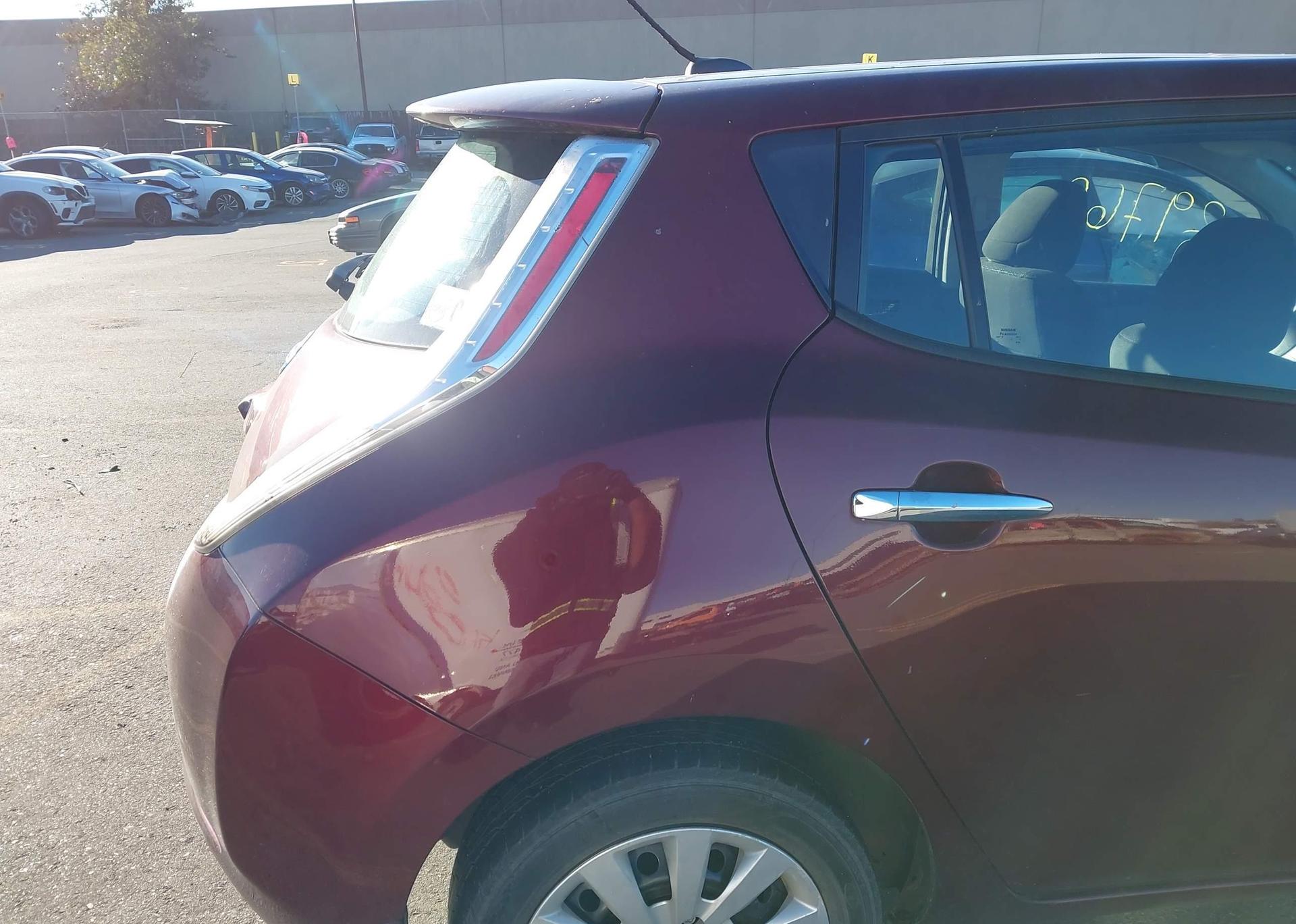 2016 NISSAN LEAF