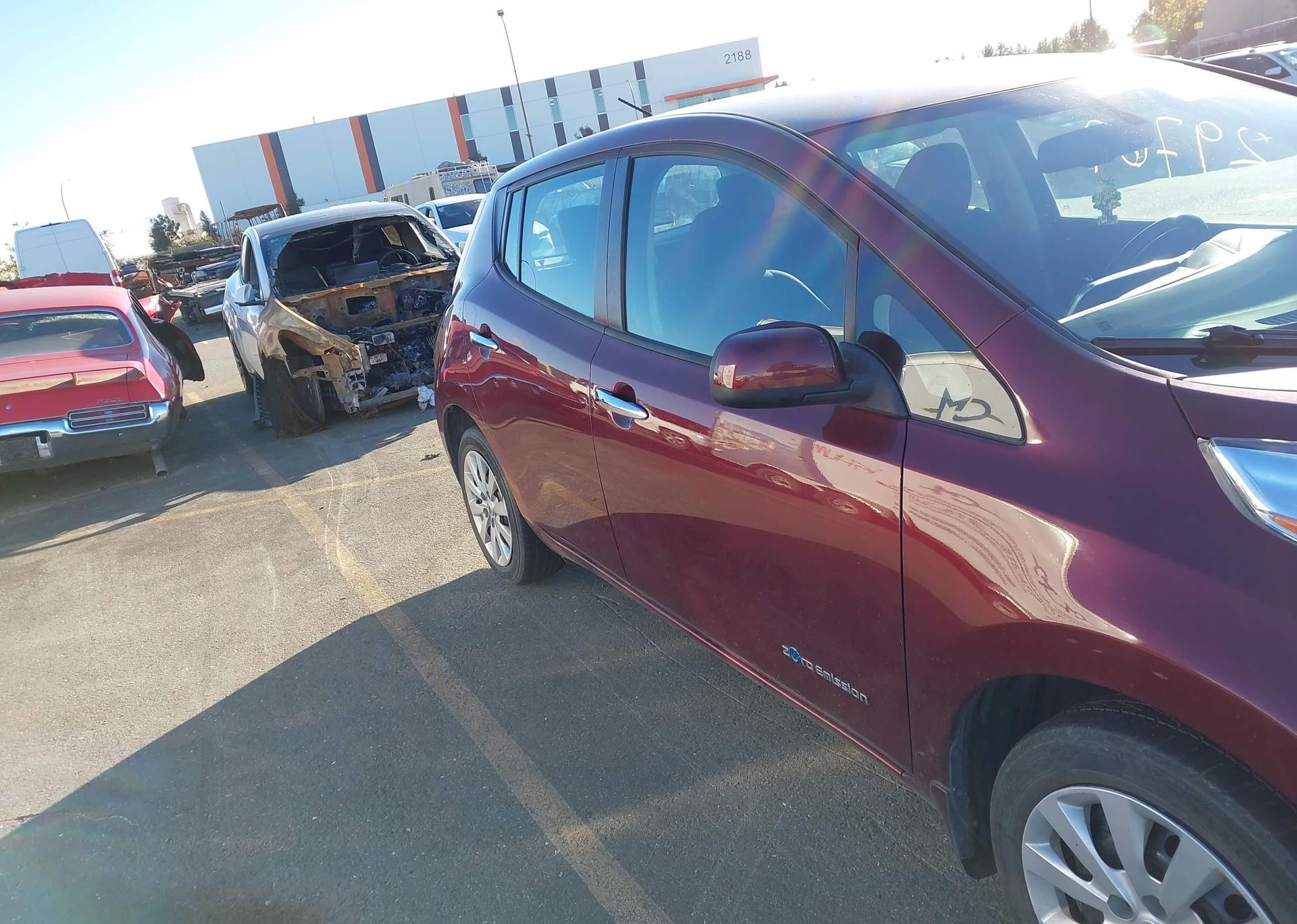 2016 NISSAN LEAF