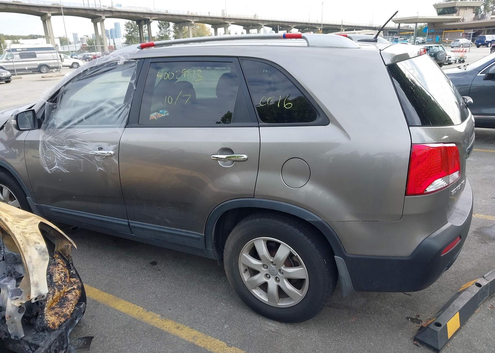 2012 KIA SORENTO LX