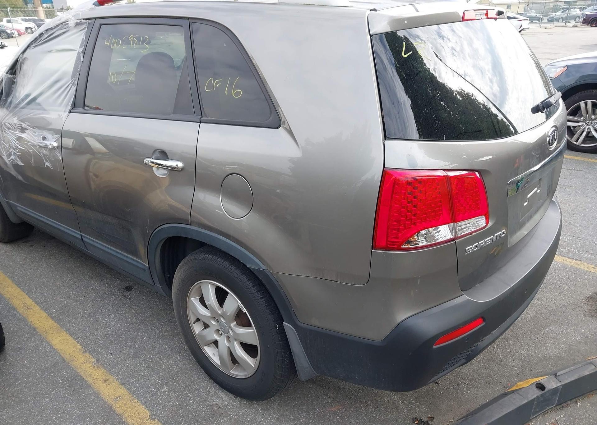 2012 KIA SORENTO LX
