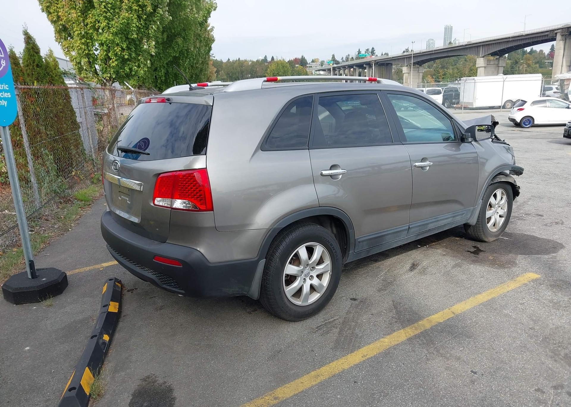 2012 KIA SORENTO LX