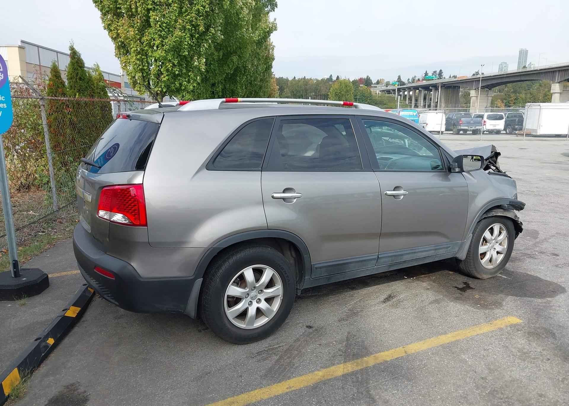2012 KIA SORENTO LX