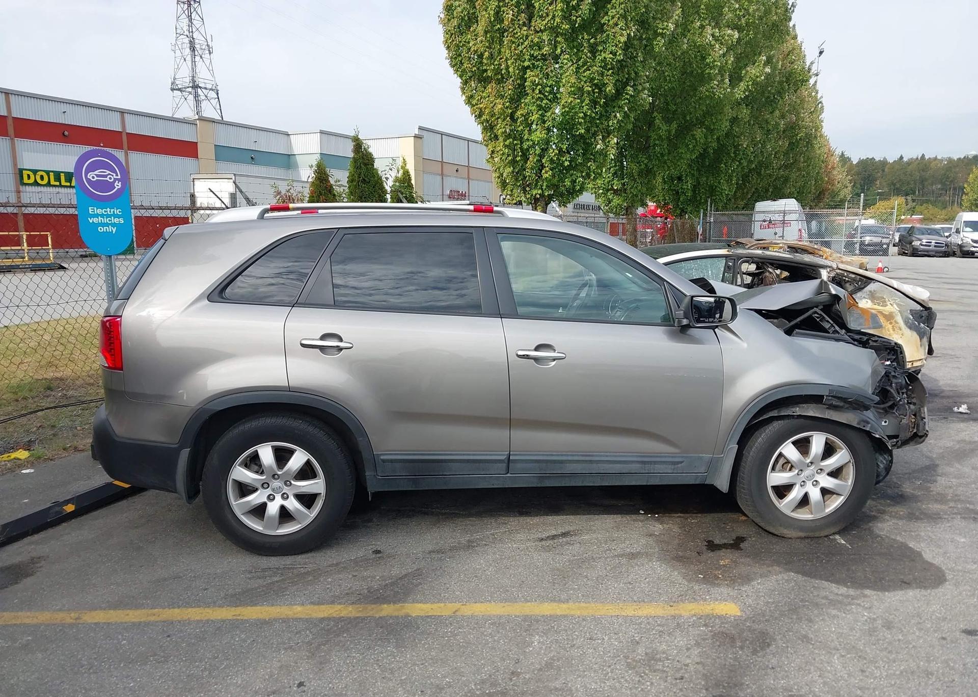2012 KIA SORENTO LX