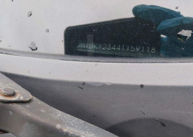 2004 MAZDA 3 S