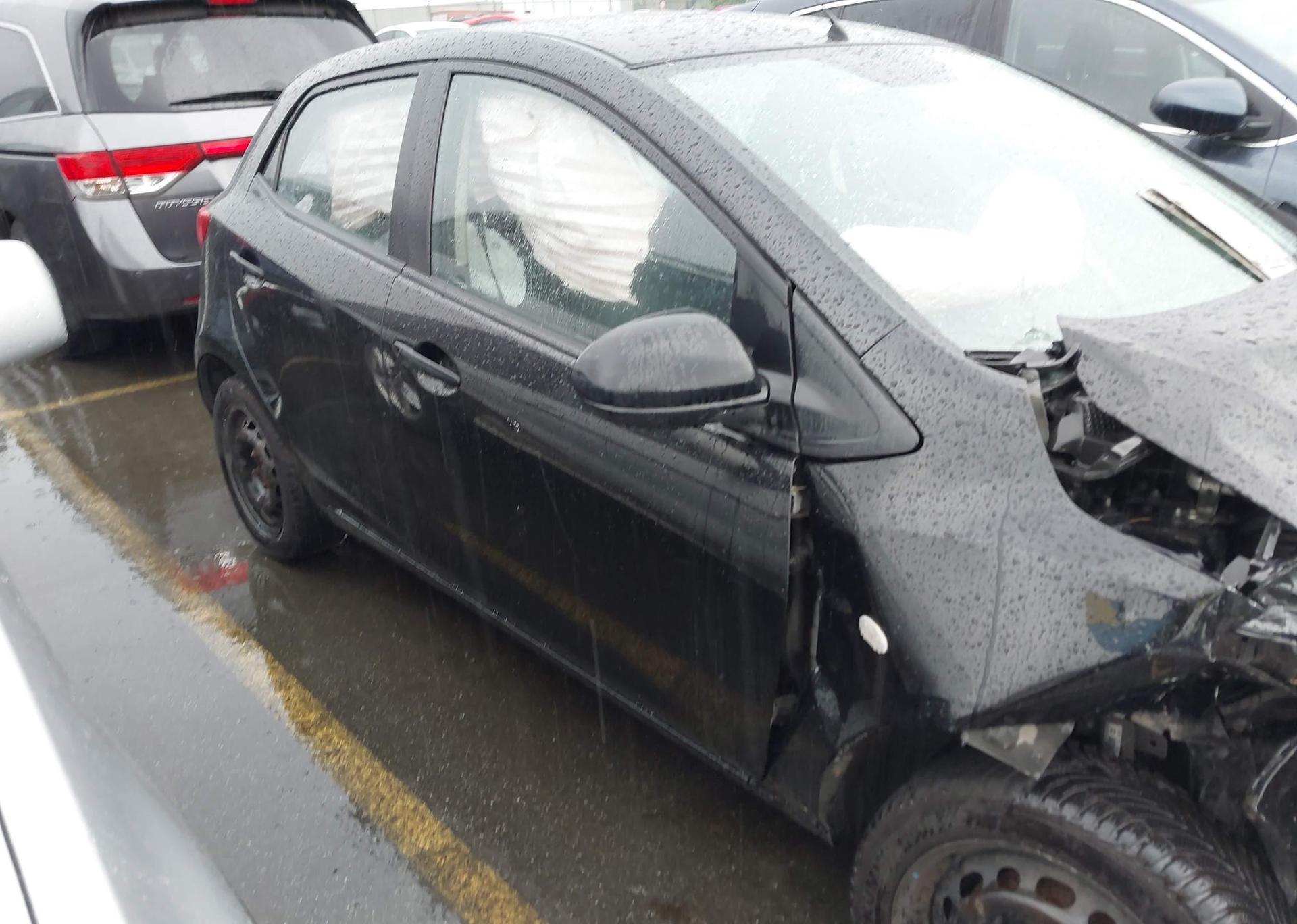 2013 MAZDA MAZDA2