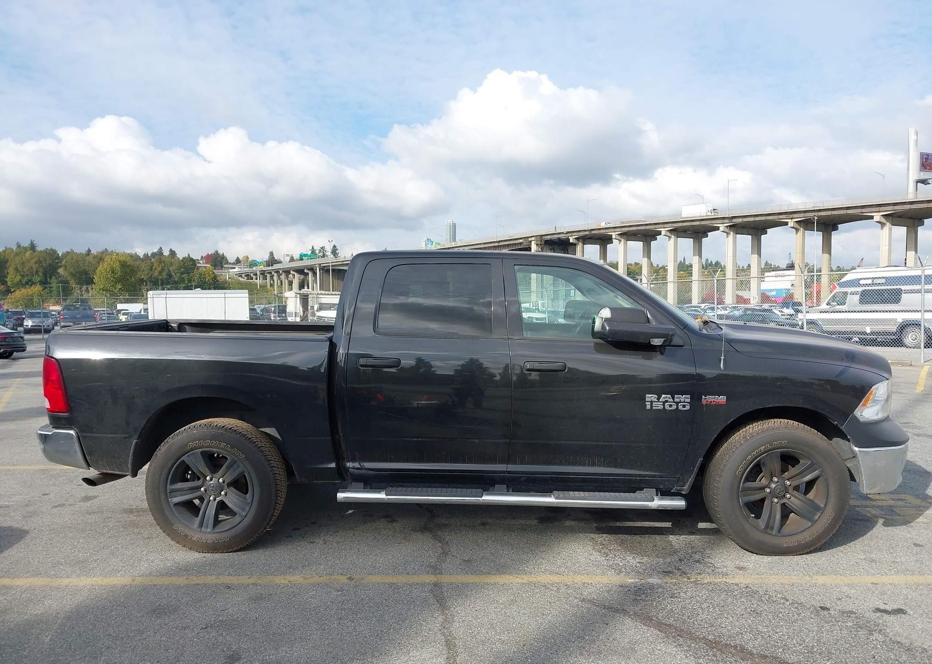 2017 RAM 1500 ST