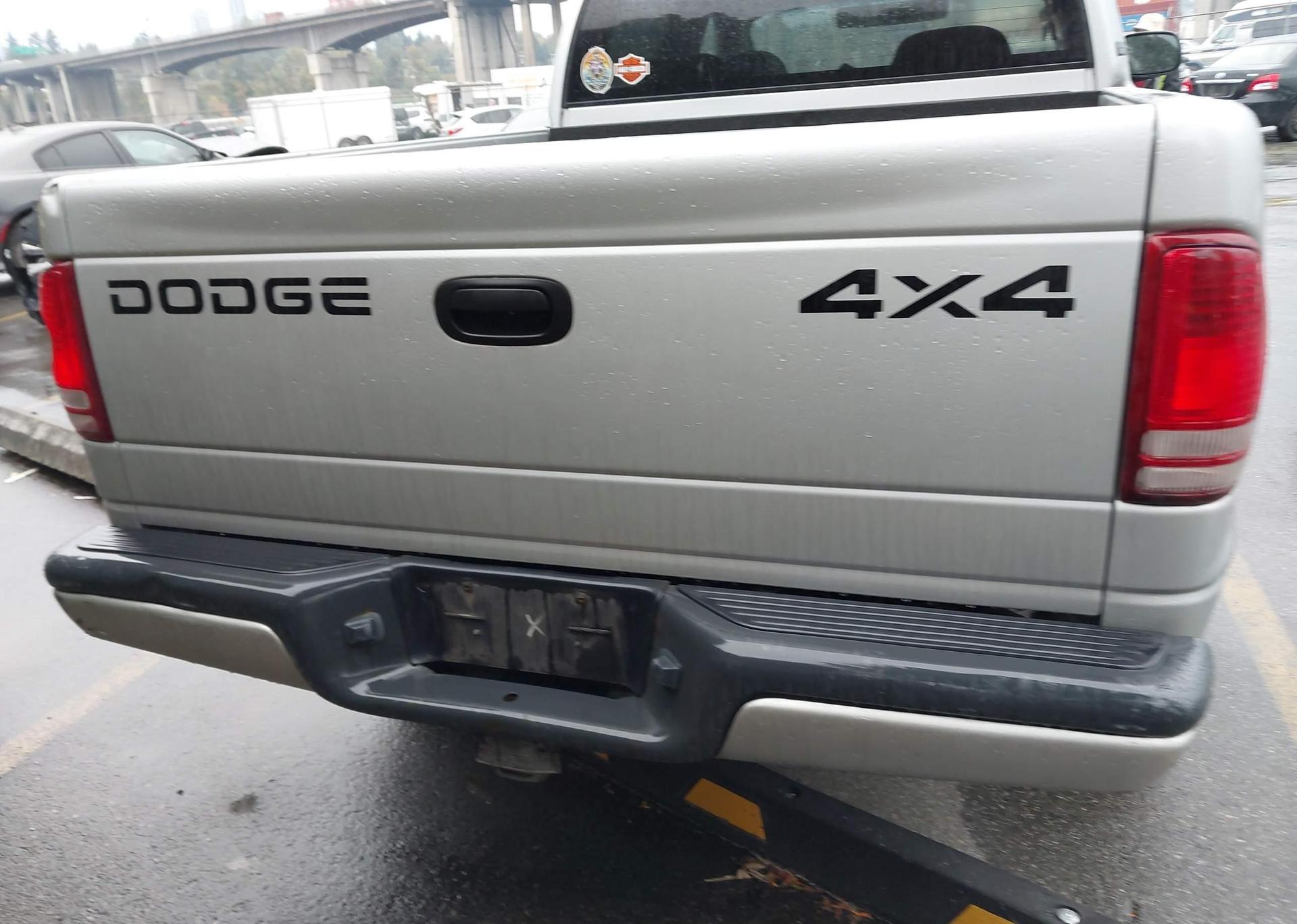 2001 DODGE DAKOTA QUAD