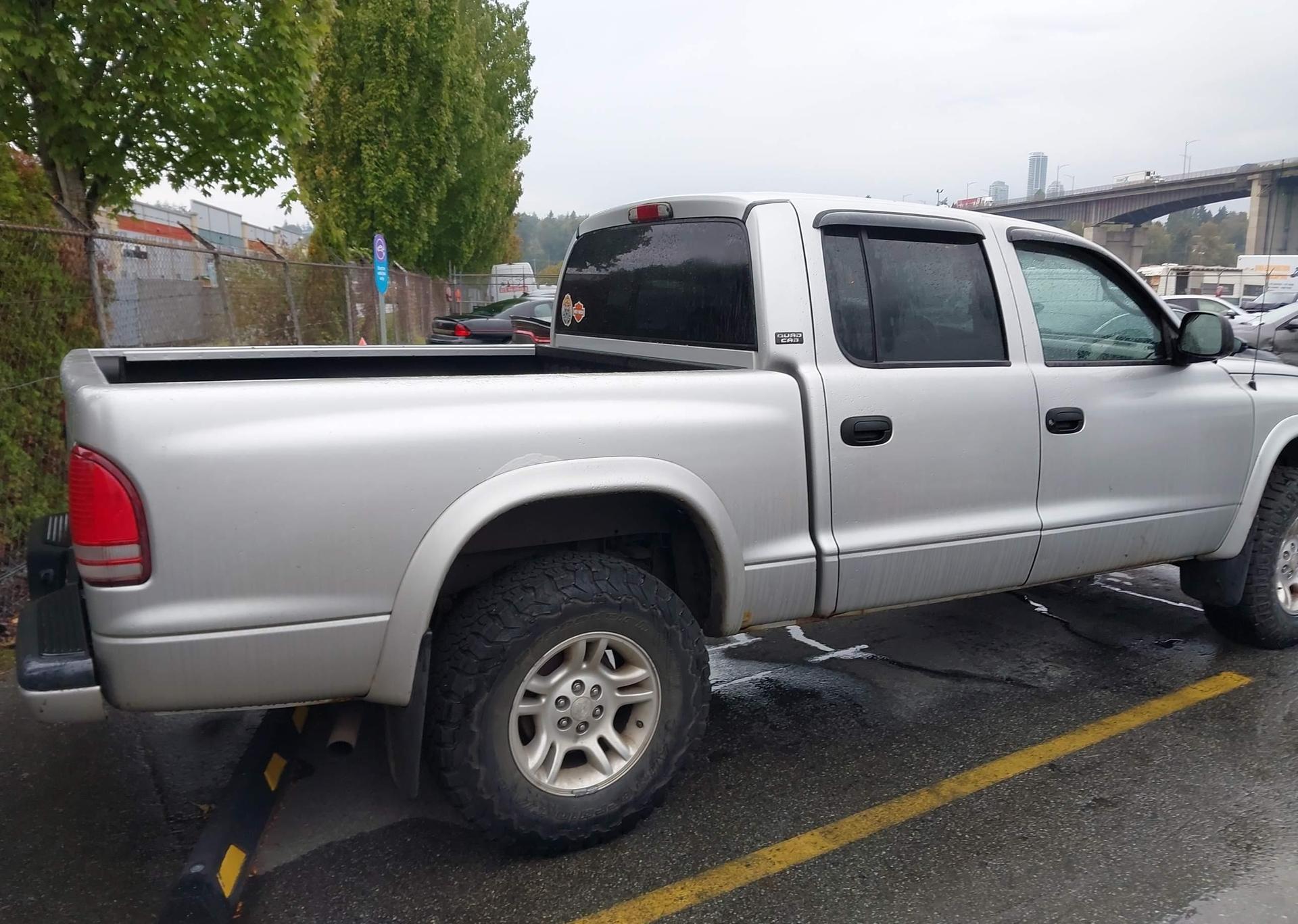 2001 DODGE DAKOTA QUAD