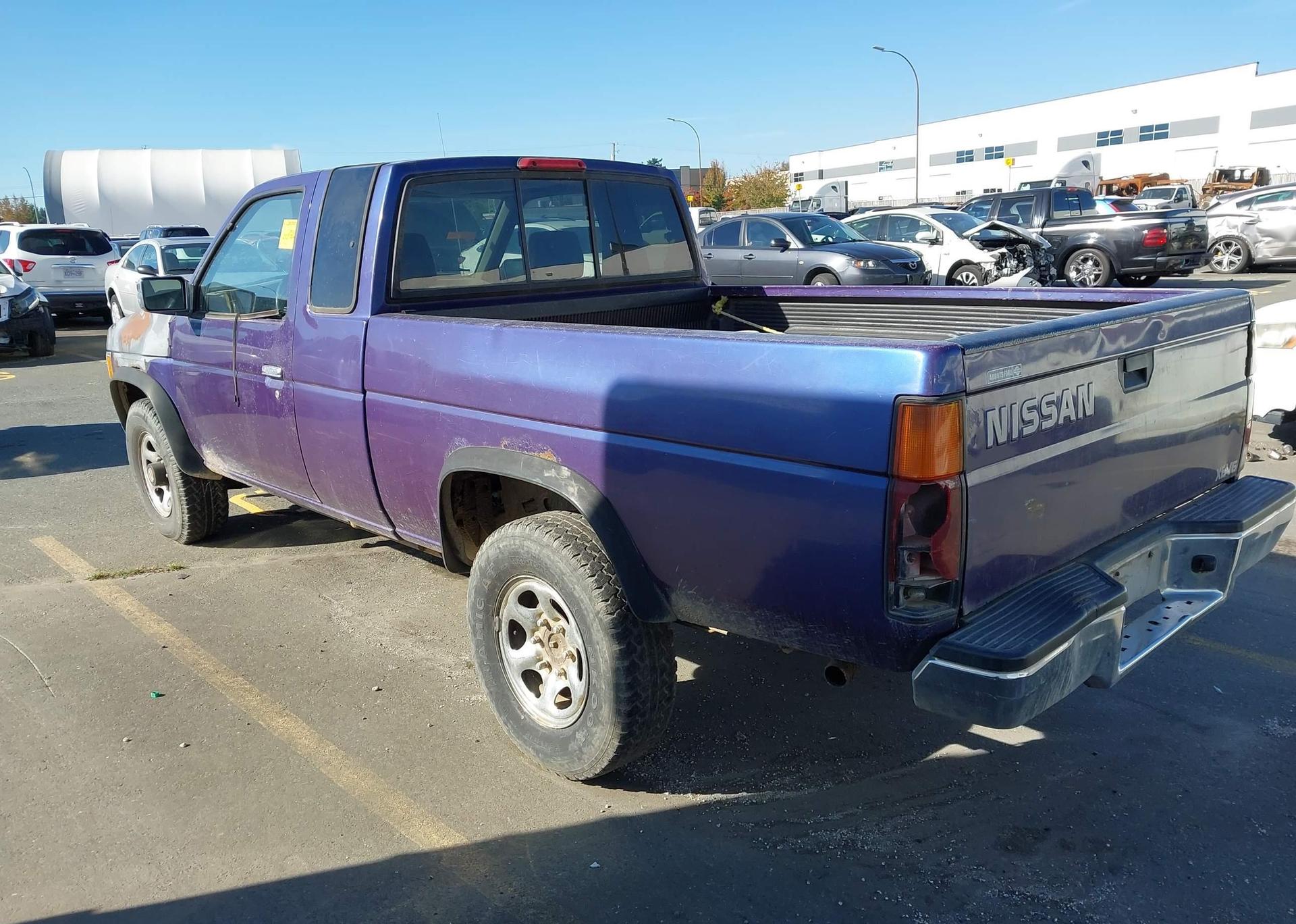 1995 NISSAN TRUCK KING CAB SE