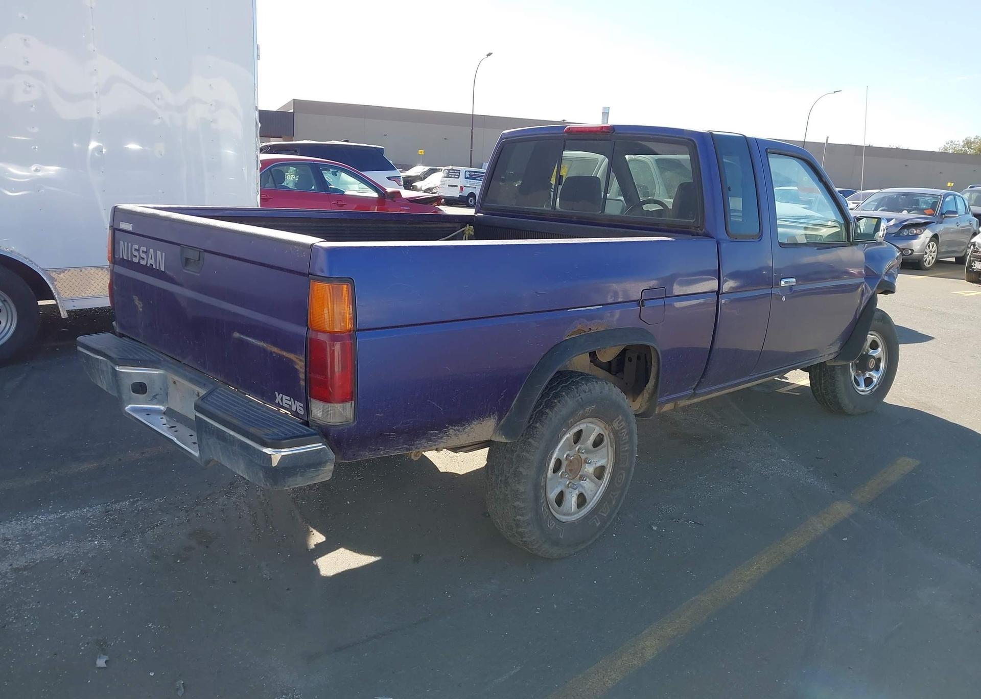 1995 NISSAN TRUCK KING CAB SE