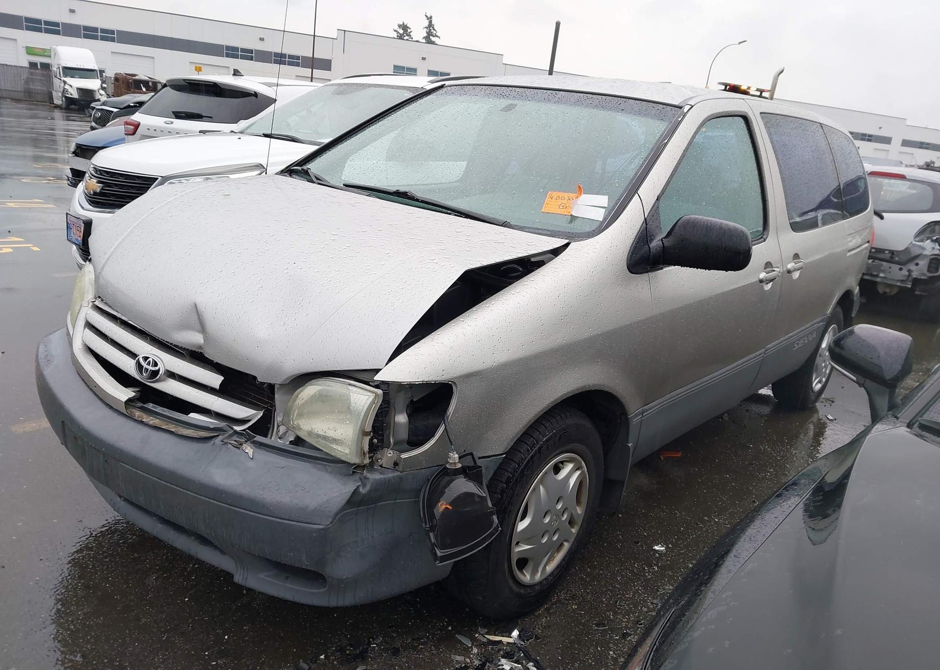 2002 TOYOTA SIENNA CE