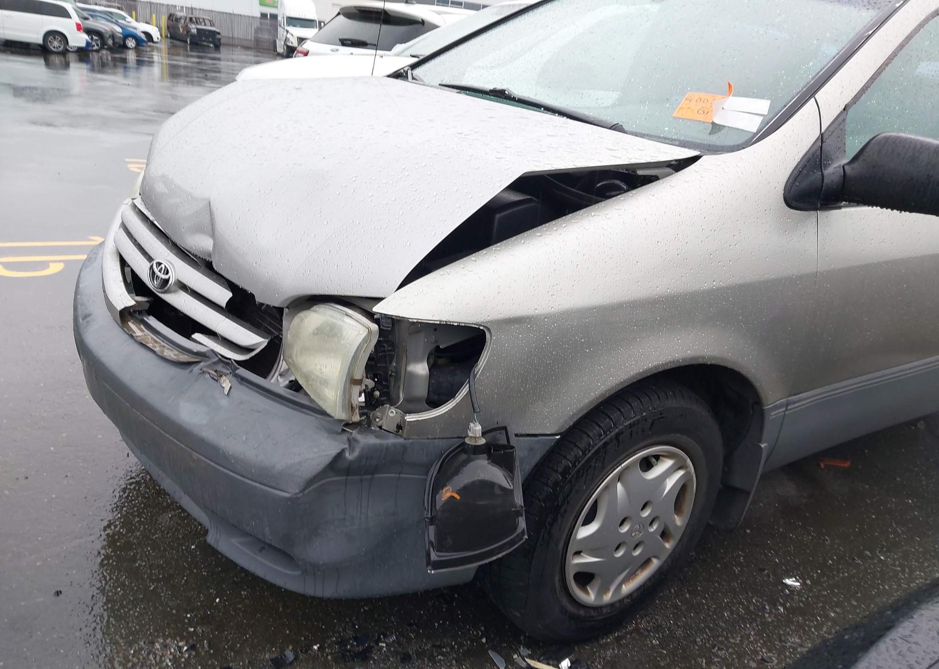 2002 TOYOTA SIENNA CE