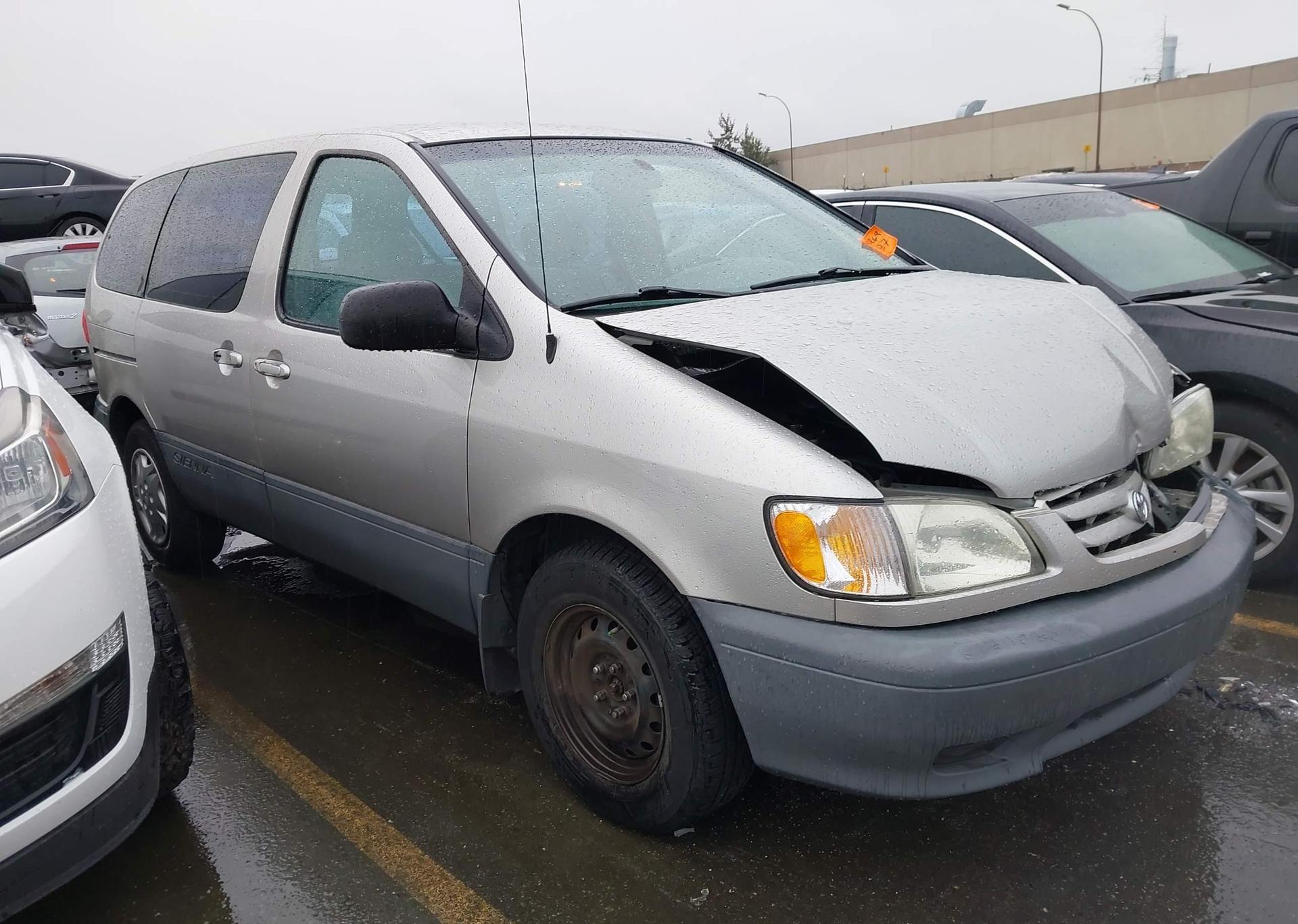 2002 TOYOTA SIENNA CE